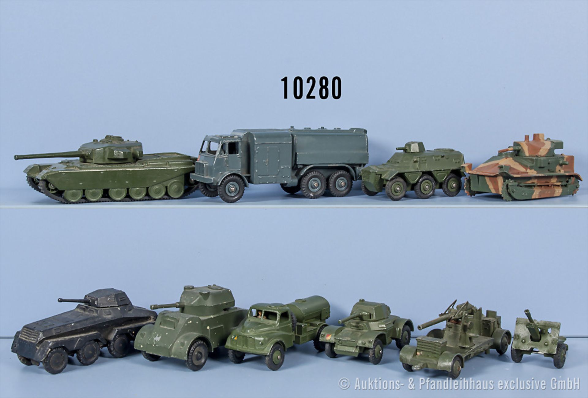 Konv. 8 Militärfahrzeuge und 2 Geschütze, dabei Panzer, Spähwagen, Tankwagen usw., lack. ...