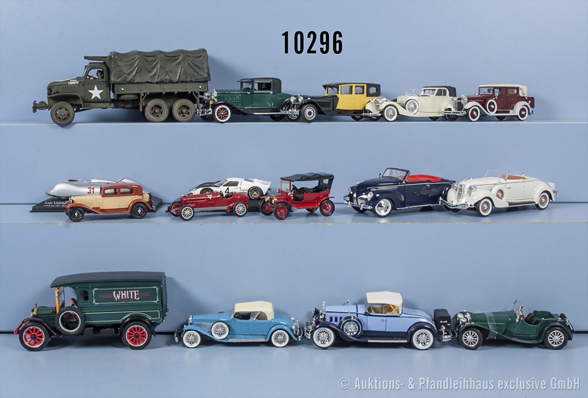 Konv. über 60 Modellfahrzeuge, dabei Oldtimer, Militär-Lkw, Pkw, Rennwagen, Transporter ...