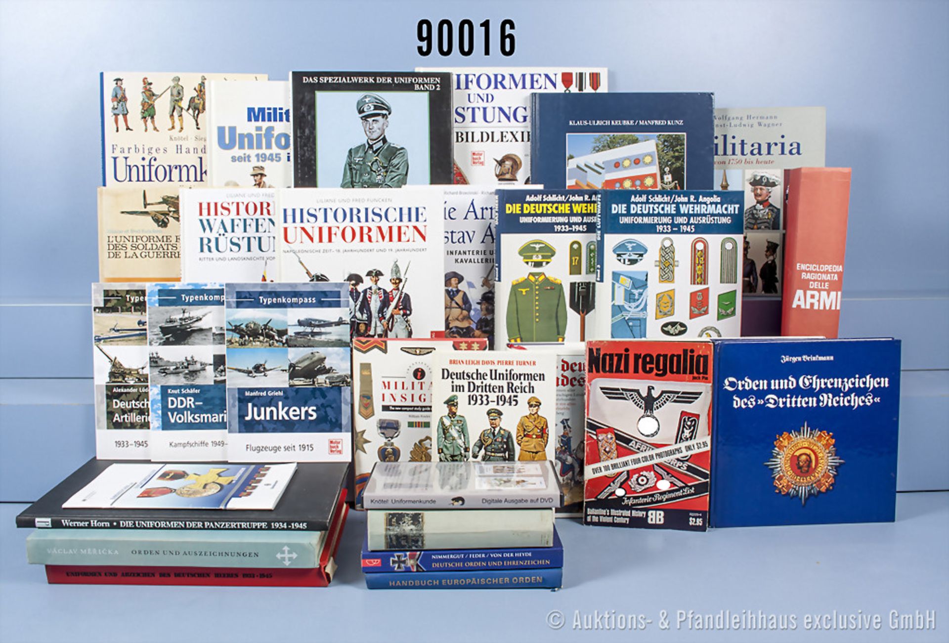 Konv. 29 Bücher (NK) überwiegend über Auszeichnungen und Uniformierung u.a. "Handbuch ...