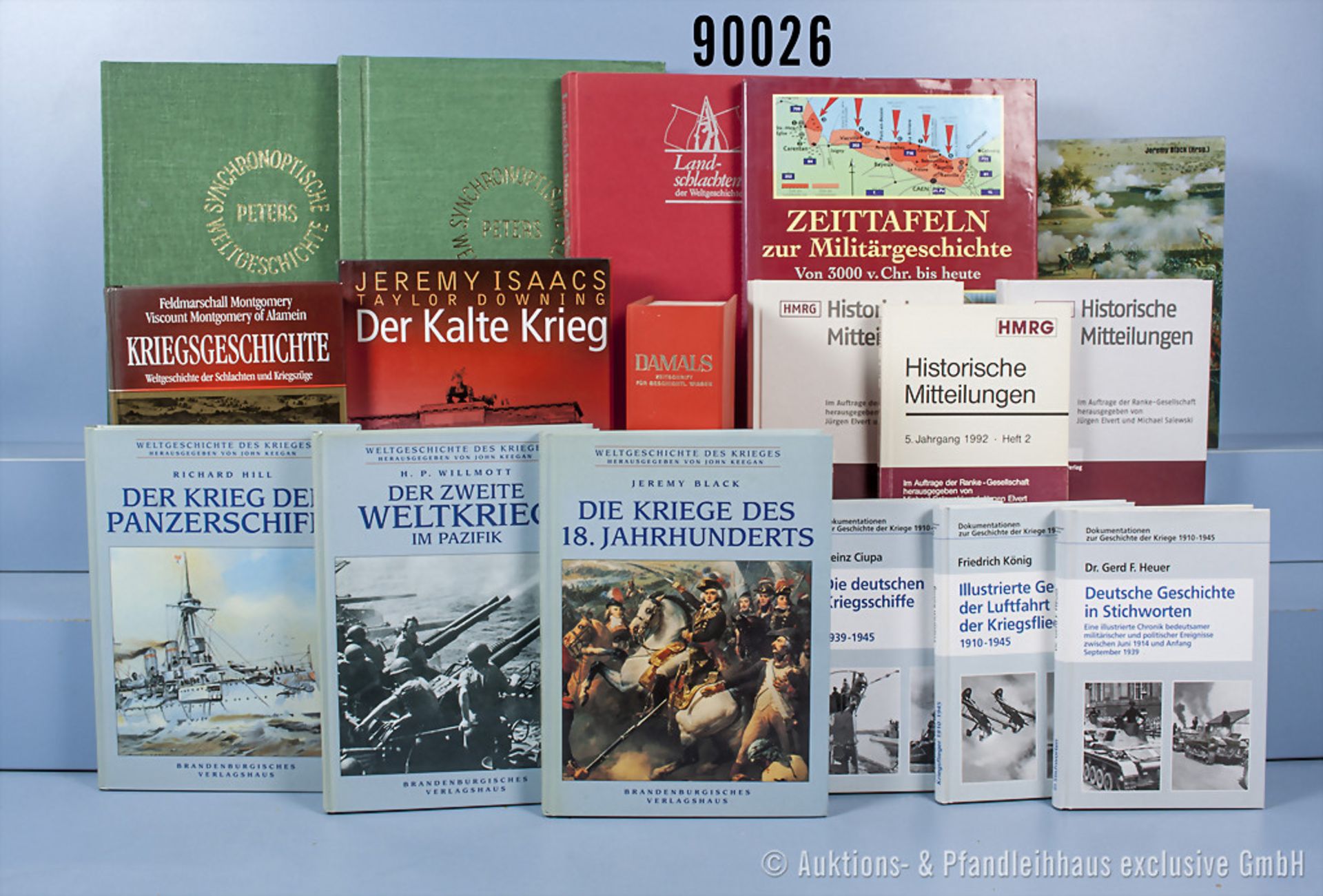 umfangreiches Konv. (4 Bananenkisten) überwiegend Militärliteratur (NK) u.a. 6 Bände ...