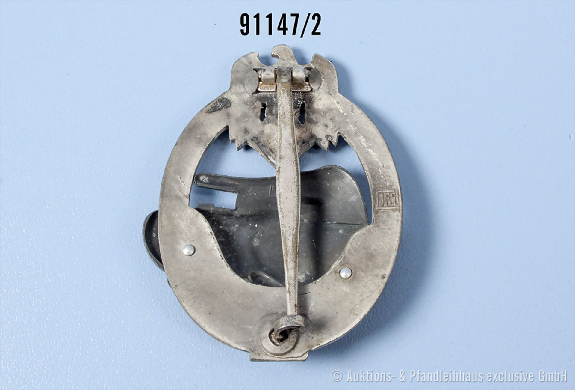Panzerkampfabzeichen in Silber, mit Einsatzzahl "25", Hesteller "JFS", Nadel und ... - Bild 2 aus 2