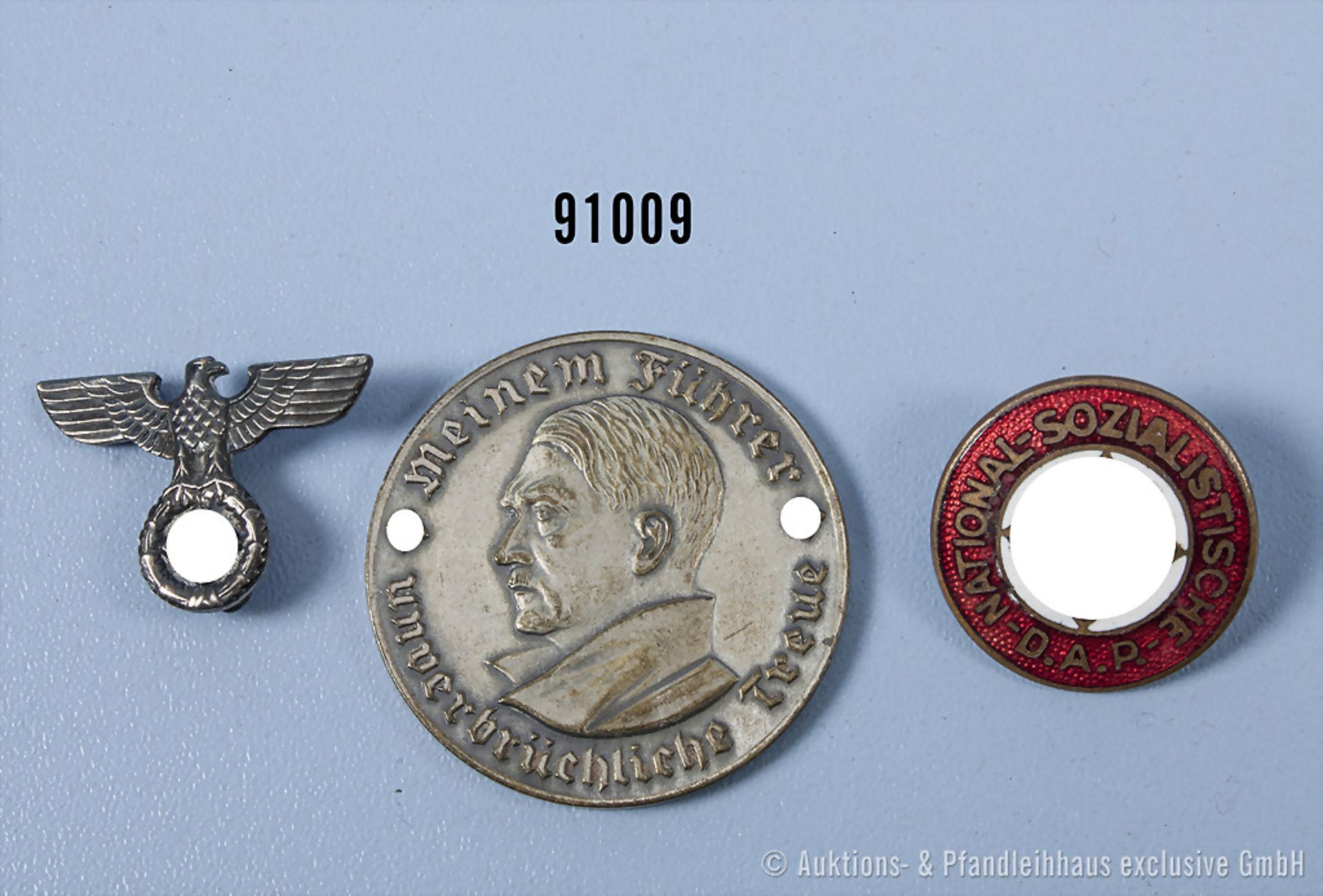 Konv. NSDAP 2 versch. Mitgliedsabzeichen sowie Medaille mit Hitlerbildnis, rückseitig ...
