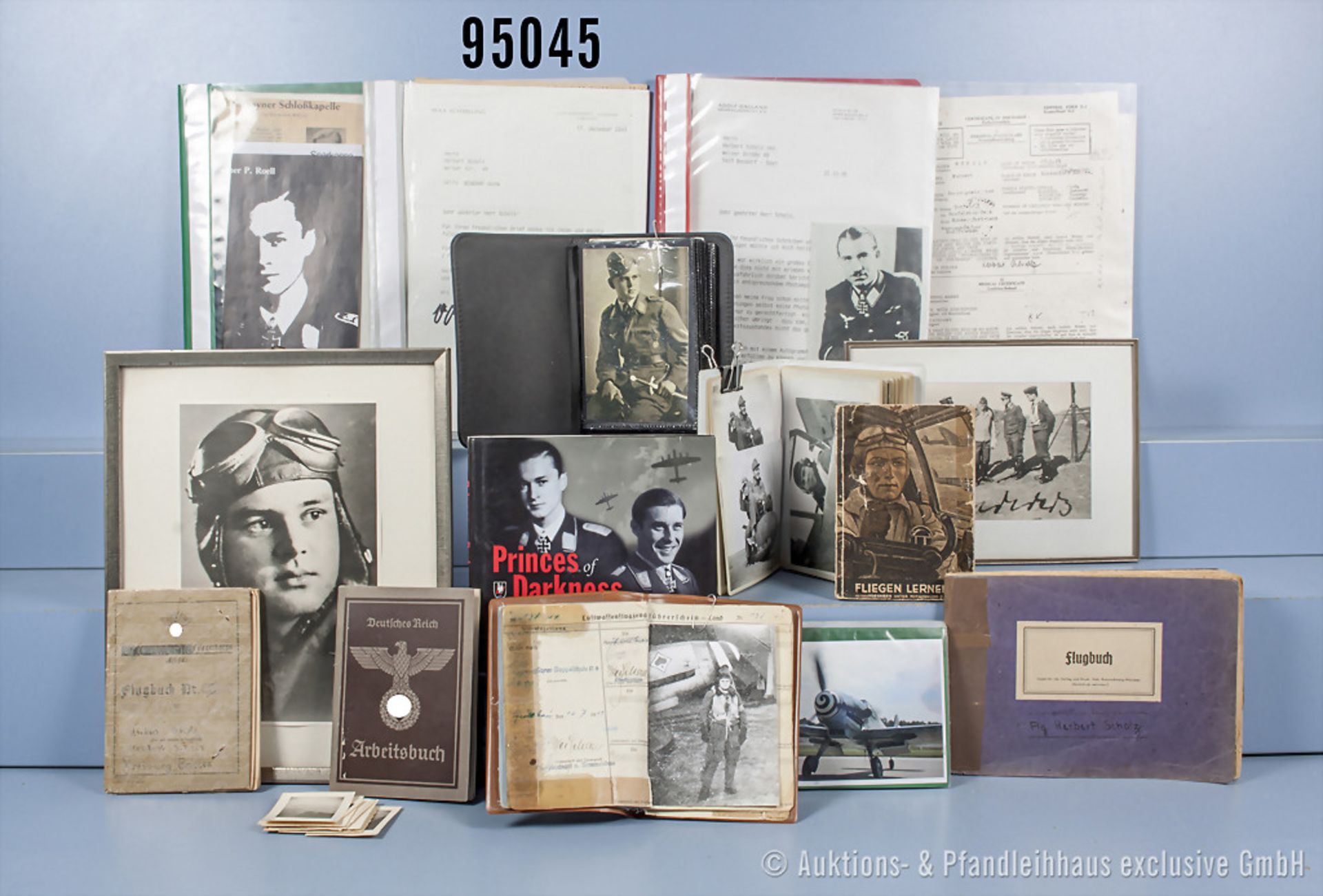 Nachlass eines deutschen Flugzeugführers 2. WK, u. a. Flugbuch mit teilweise ...
