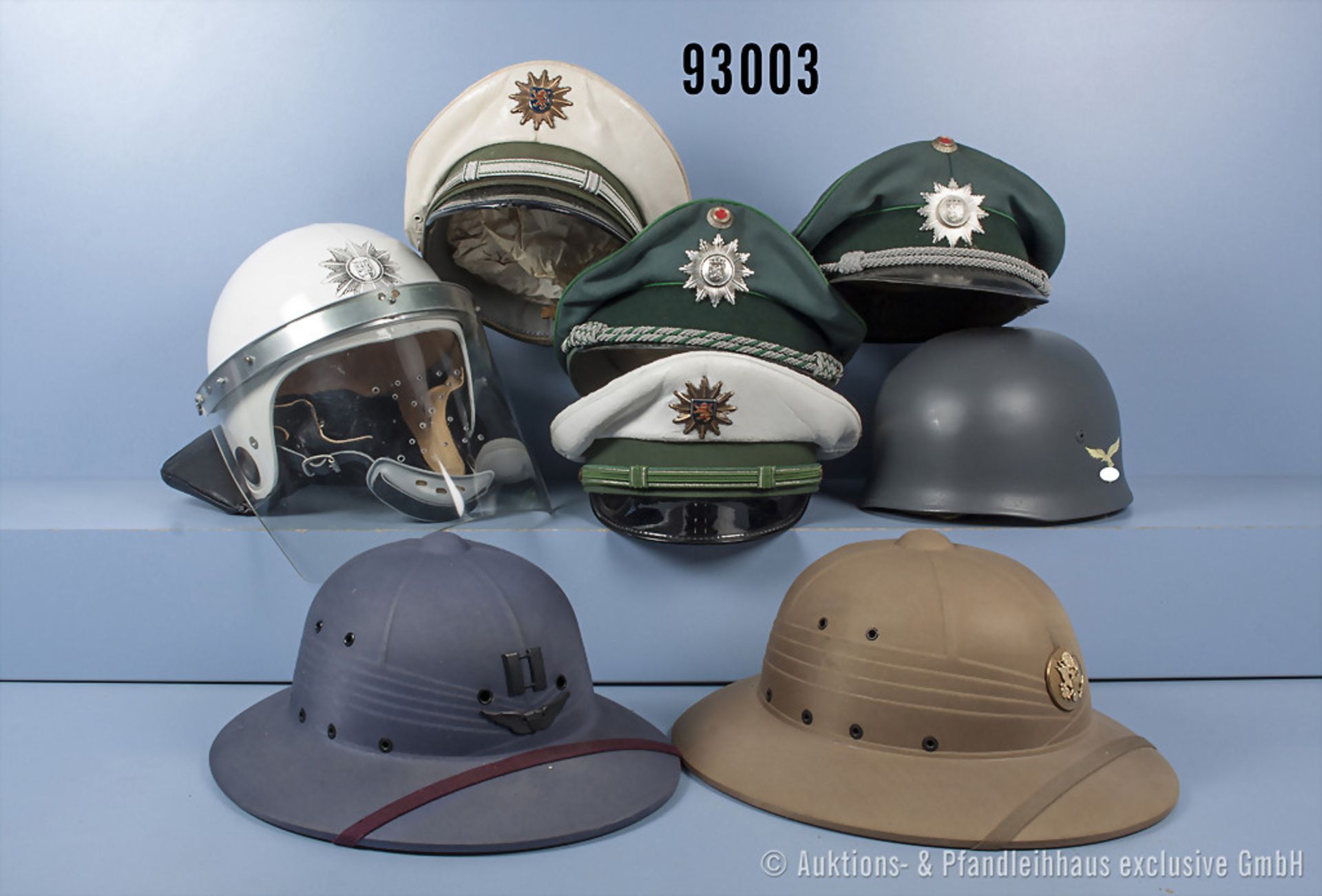 Konvolut 8 Kopfbedeckungen Fallschirmjägerhelm Wehrmacht/Luftwaffe (NK-Fertigung), 4 ...