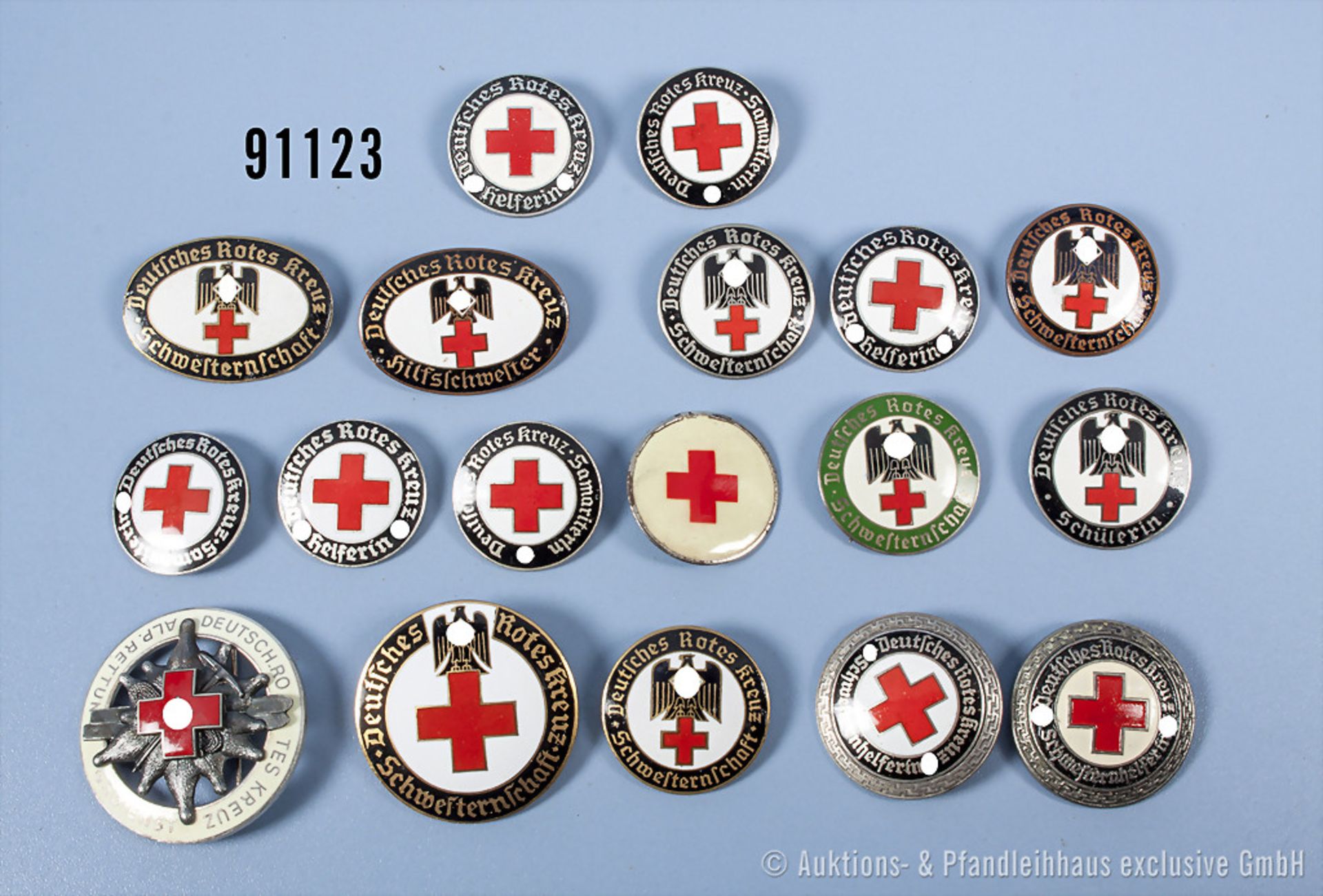 Konvolut Deutsches Rotes Kreuz 18 Schwesternbroschen, überwiegend emailliert, ...