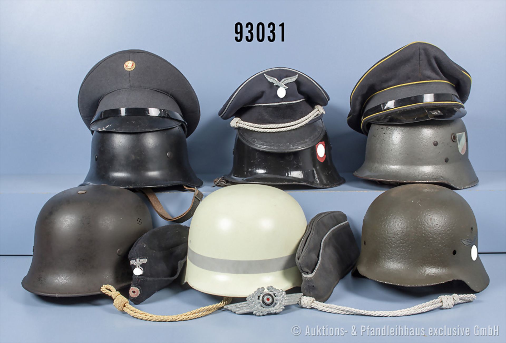 Konv. 6 Helme, davon 3 x mit Innenfutter, teilweise neu lackiert und ergänzte Embleme, ...