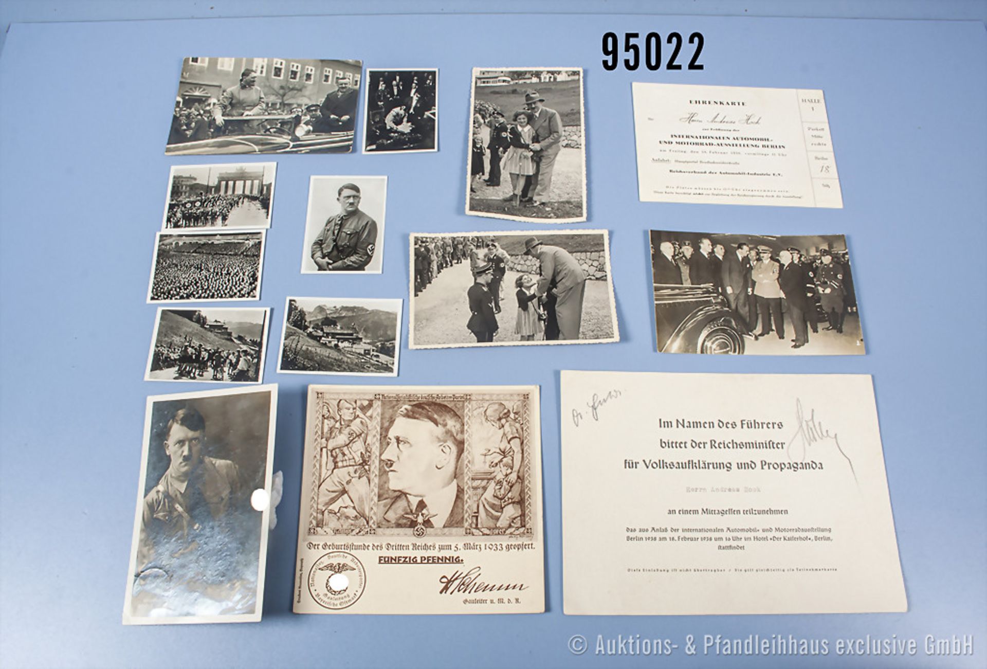 Konvolut Fotos und Dokumente zu Adolf Hitler, 2 postkartengroße Privataufnahmen eines ...