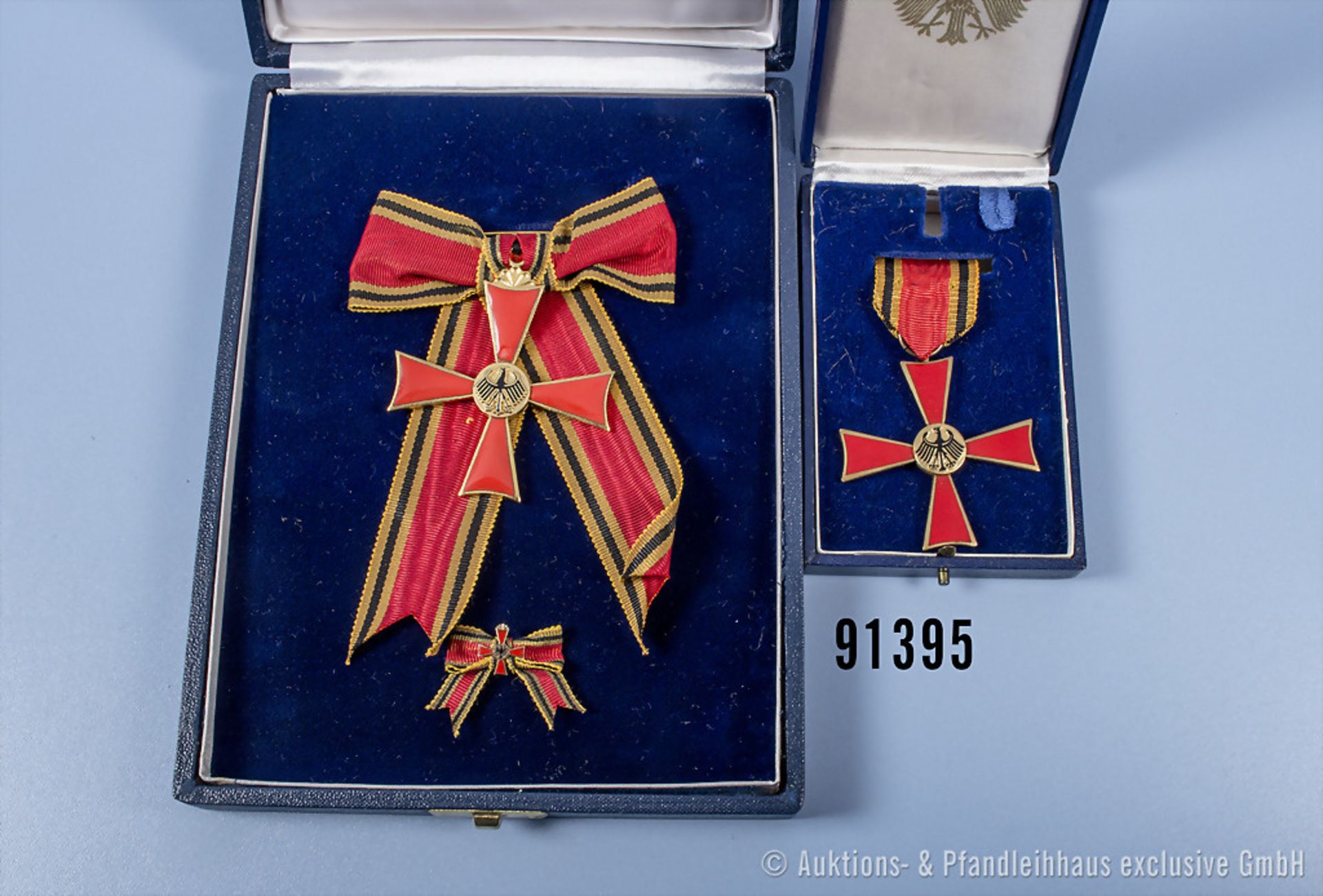 Konv. großes Bundesverdienstkreuz (kleiner Emaillechip) mit dazugehöriger Miniatur, ...