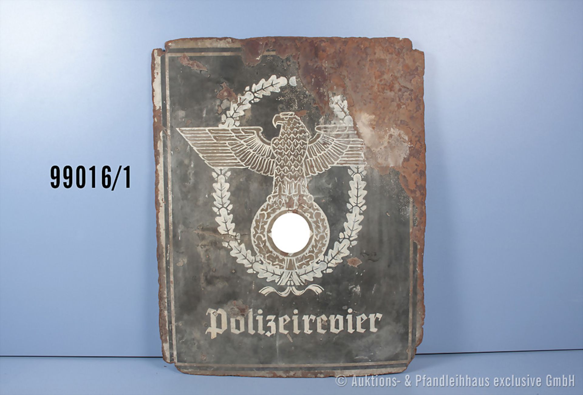 Konvolut Pappschild "Polizeirevier" mit Polizeihoheitsadler, wohl aus dem Innenraum ...