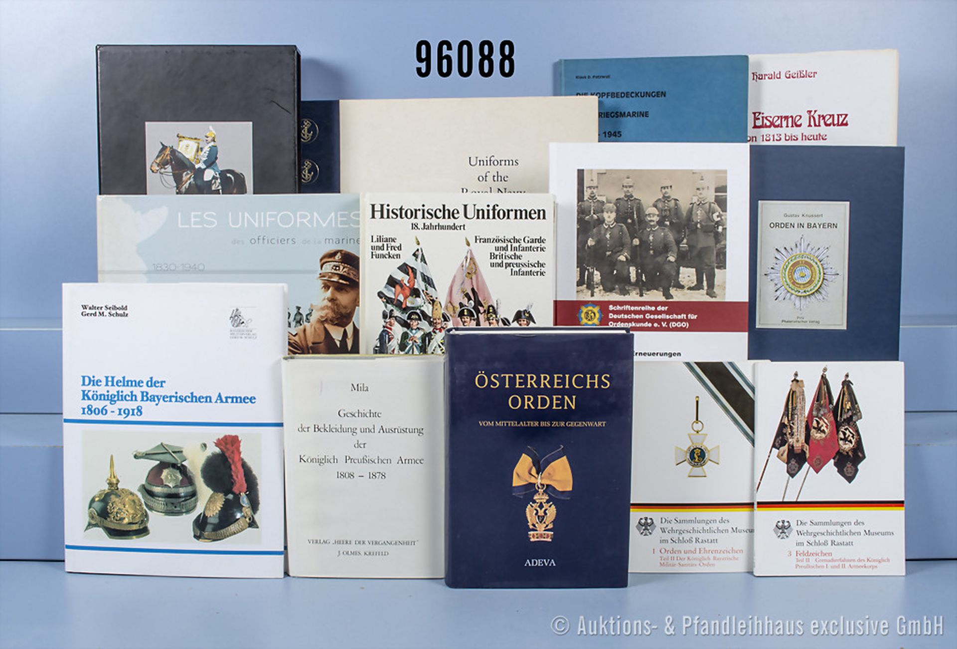 Konv. 19 Bände Fachliteratur über Uniformen, Auszeichnungen, Helme usw., u.a. "Die ...