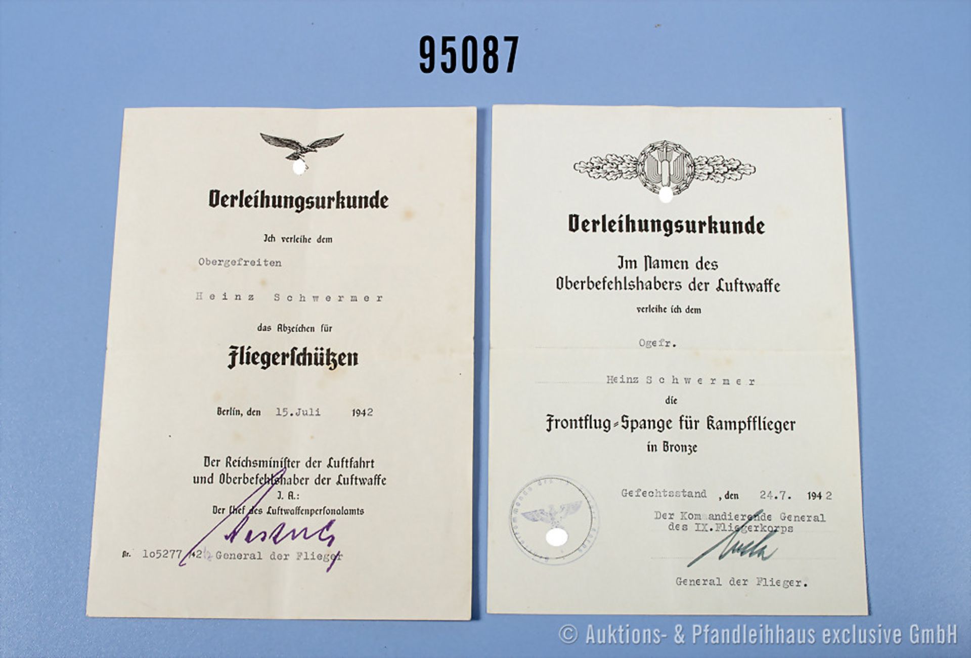 Dokumentennachlass eines Obergefreiten der Luftwaffe, Abzeichen für Fliegerschützen 1942 ...