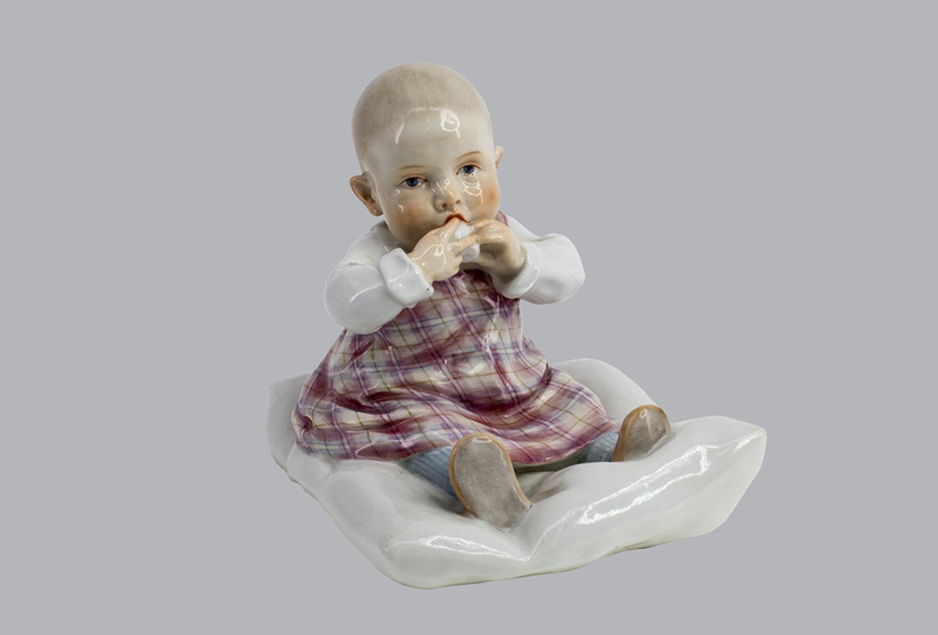 Porzellan Hentschel-Kind, "Kind, auf einem Kissen sitzend", Meissen, 1. Wahl, Modell-Nr. ...
