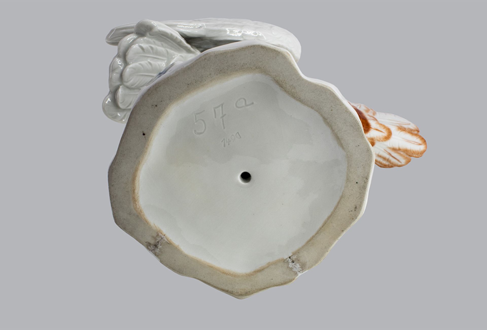 Porzellan-Kakadu, Meissen, 2. Wahl, Modell-Nr. 57 A, 149d, H ca. 23,5 cm, am Boden ... - Bild 4 aus 4