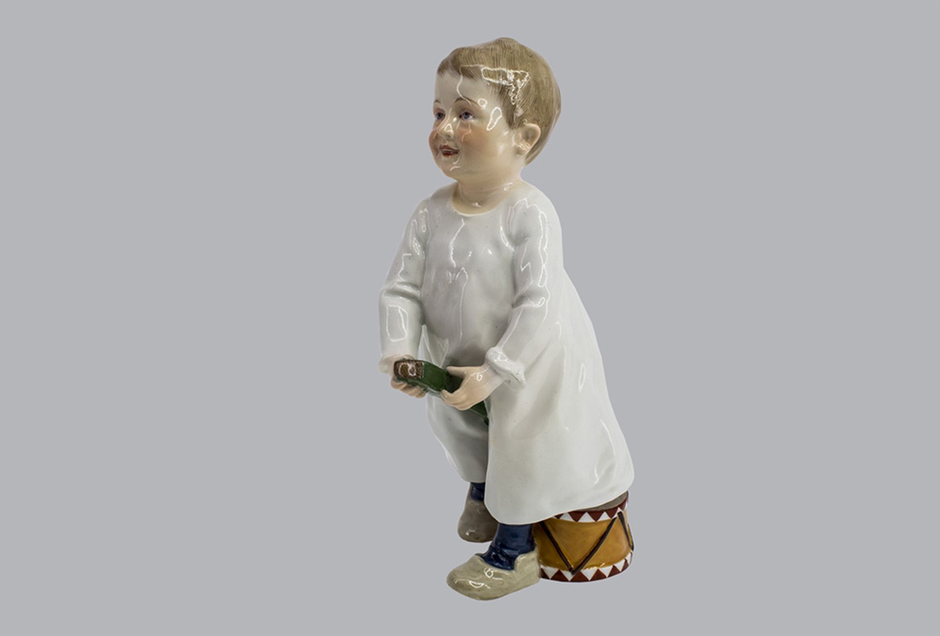 Porzellan Hentschel Kind, Meissen, um 1905, "Stehendes Kind, auf einem Stecken reitend, ... - Bild 2 aus 3