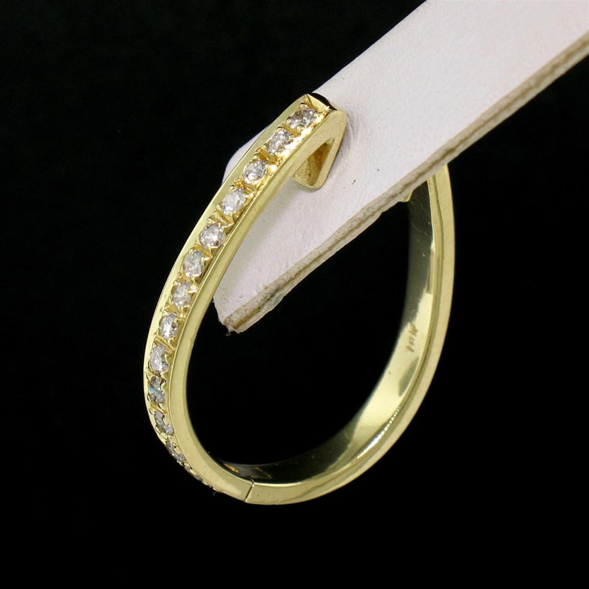 18kt Yellow Gold 0.75 ctw Diamond Oval Hoop Earrings - Image 4 of 7