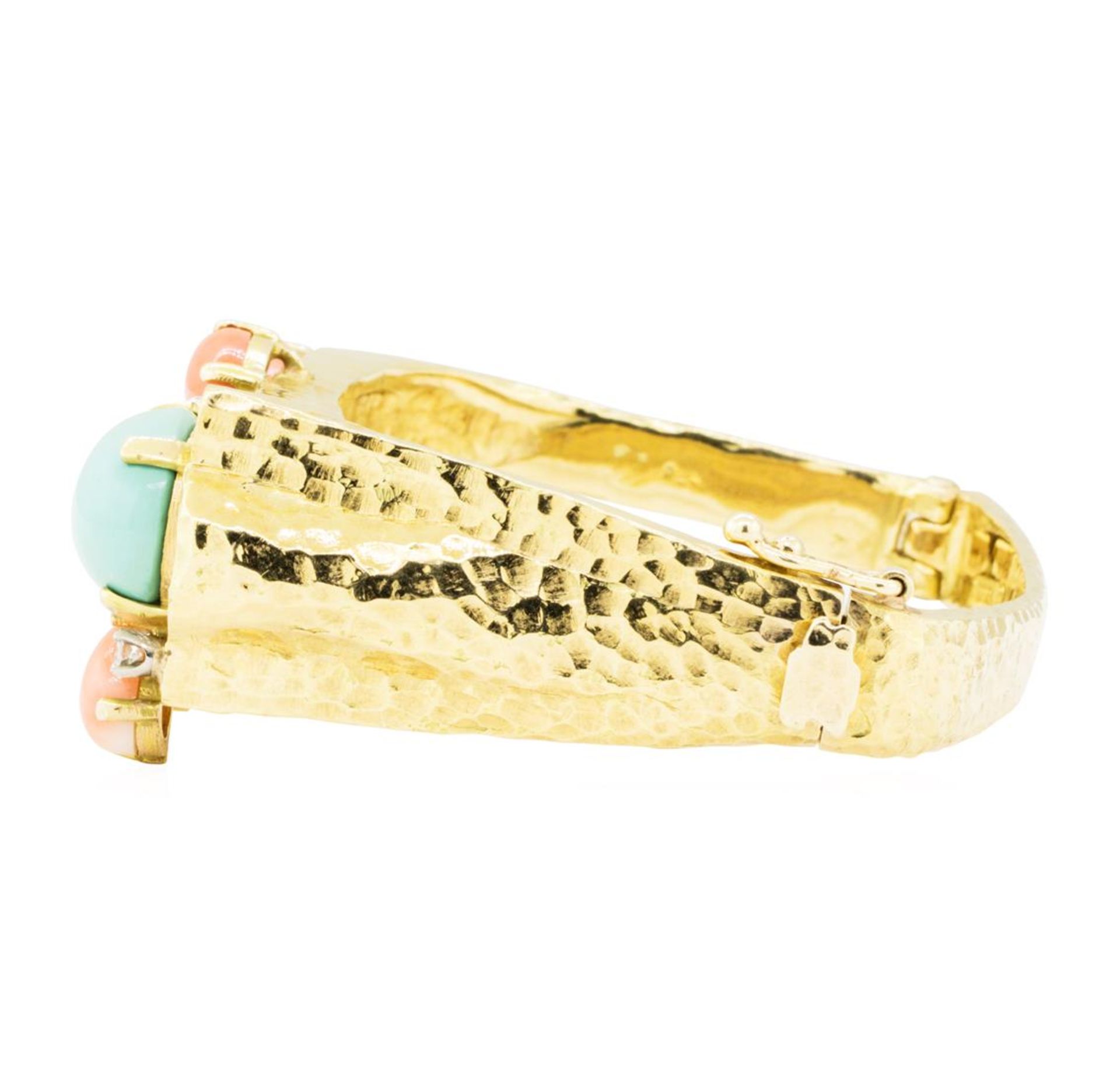 17.82 ctw Turquoise and Pink Coral Bangle Bracelet - 18KT Yellow Gold - Image 2 of 4