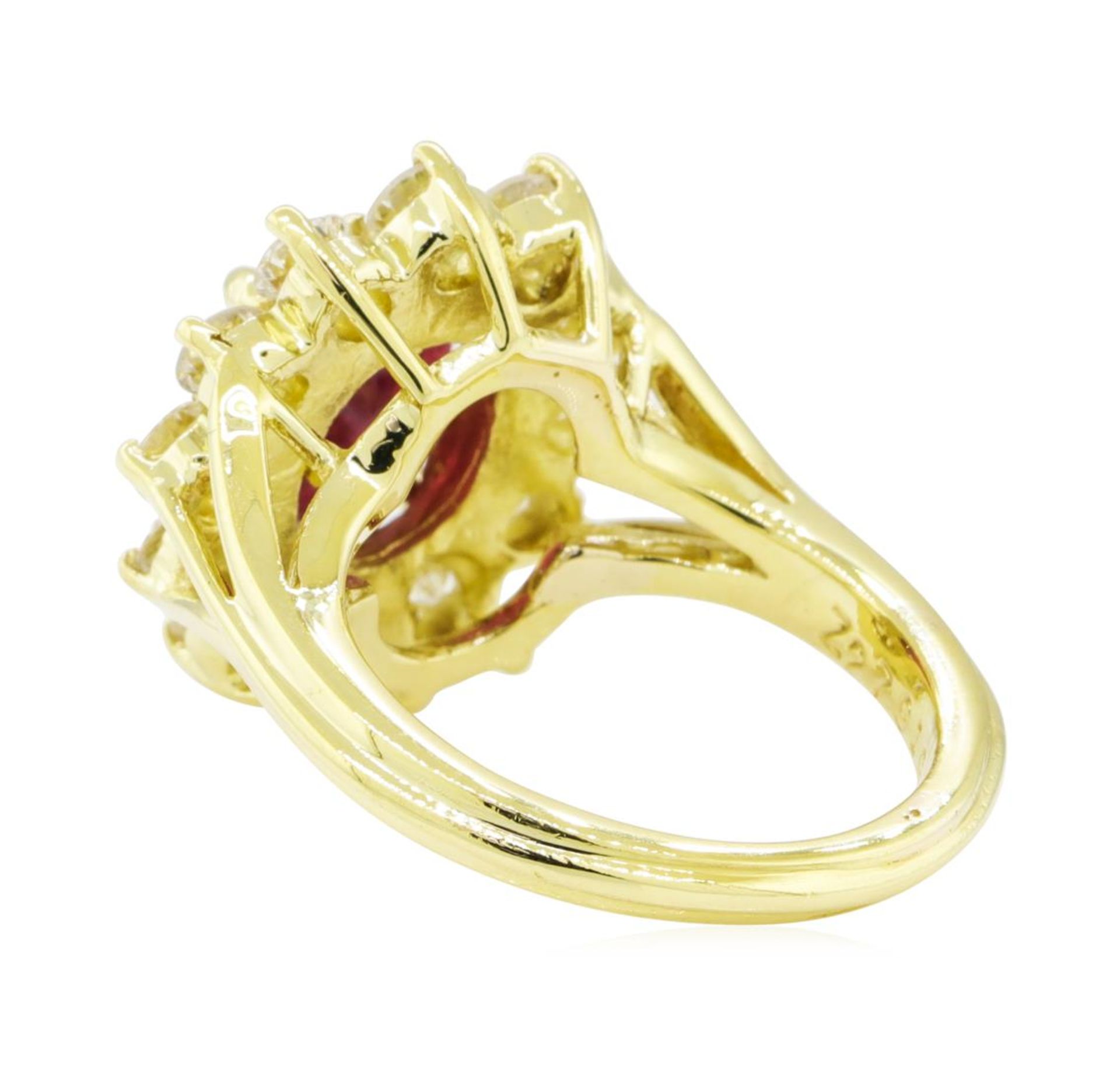 5.51 ctw Ruby and Diamond Ring - 18KT Yellow Gold - Image 3 of 5