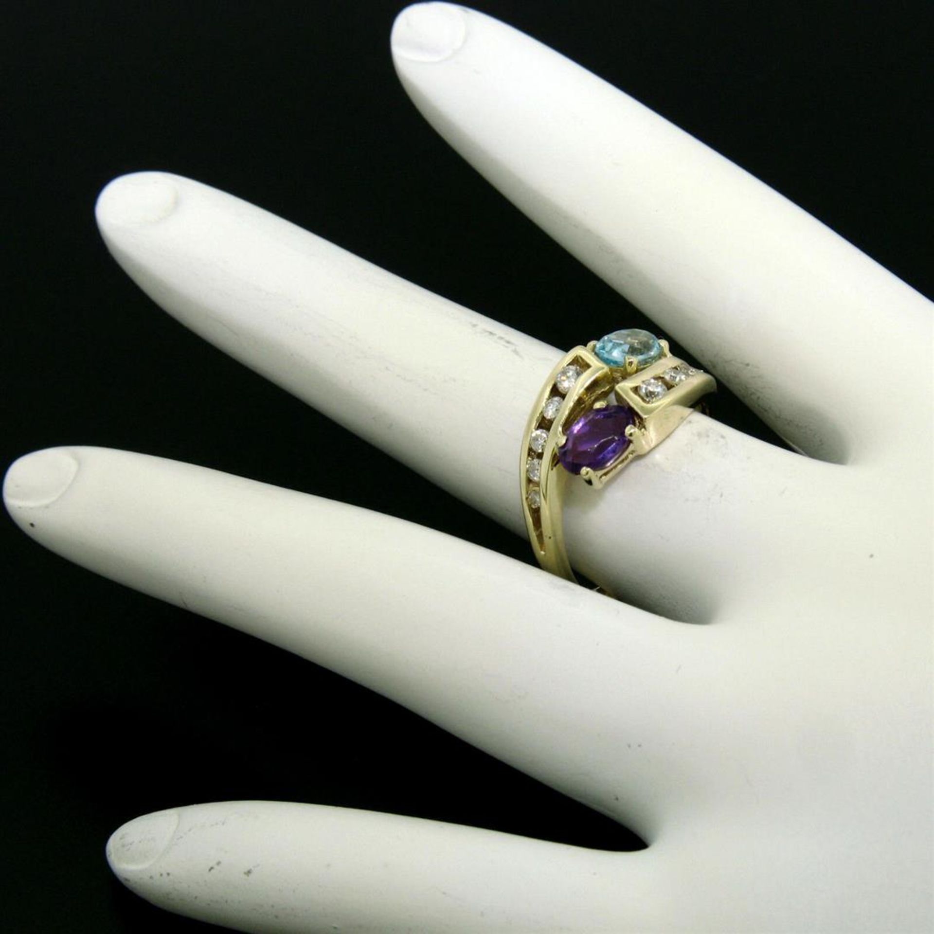 14K Yellow Gold 1.21 ctw Oval Amethyst & Blue Topaz Bypass Ring w/ Round Diamond - Image 3 of 9