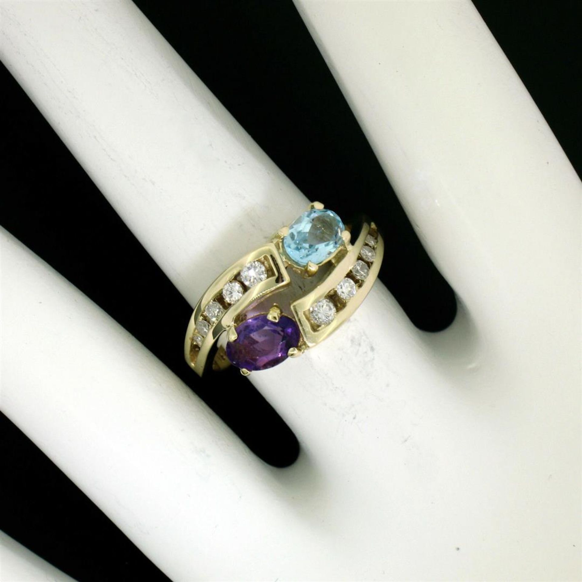 14K Yellow Gold 1.21 ctw Oval Amethyst & Blue Topaz Bypass Ring w/ Round Diamond - Image 5 of 9