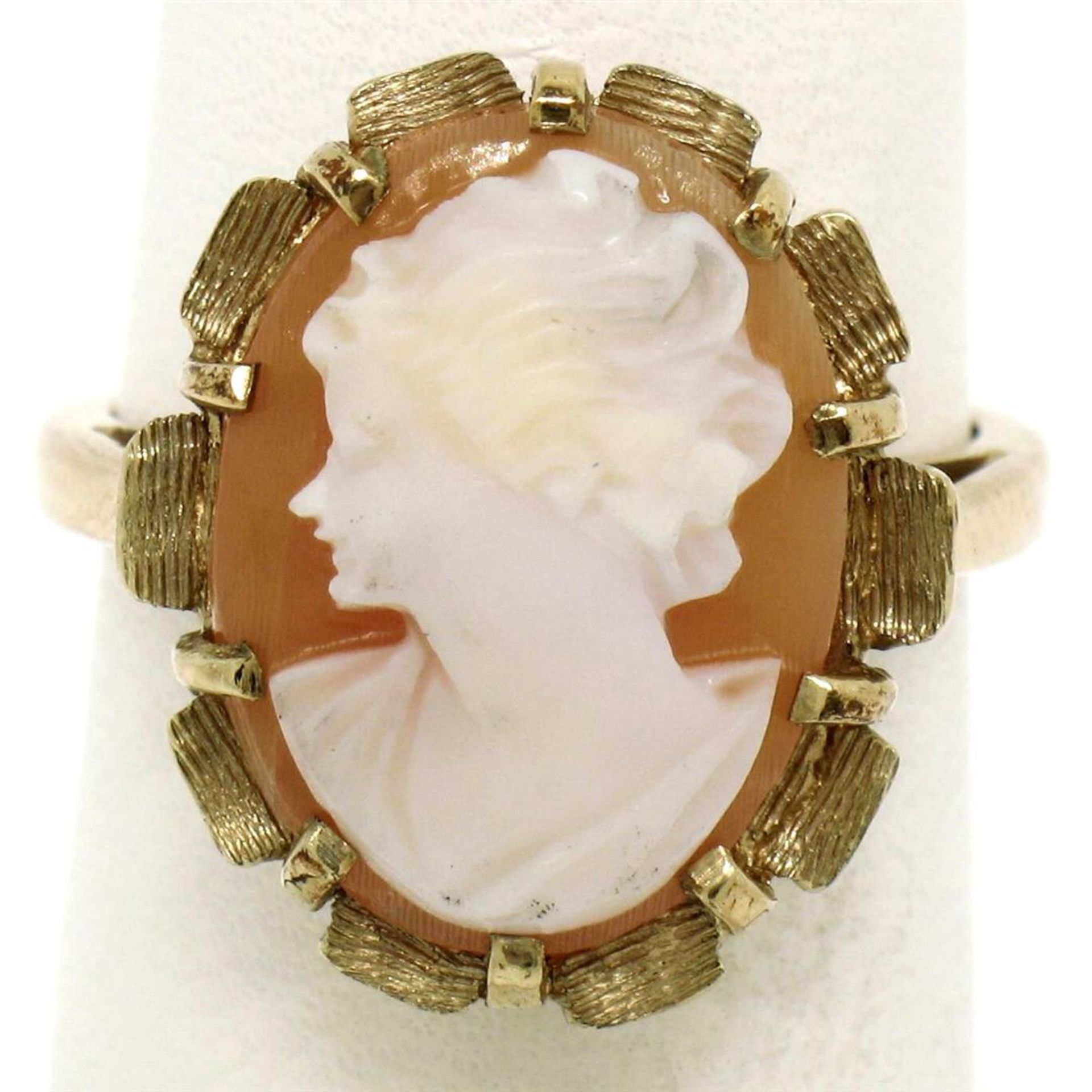Vintage 14k Yellow Gold Oval Carved Shell Cameo Ring w/ Brushed Finish Frame - Image 3 of 8