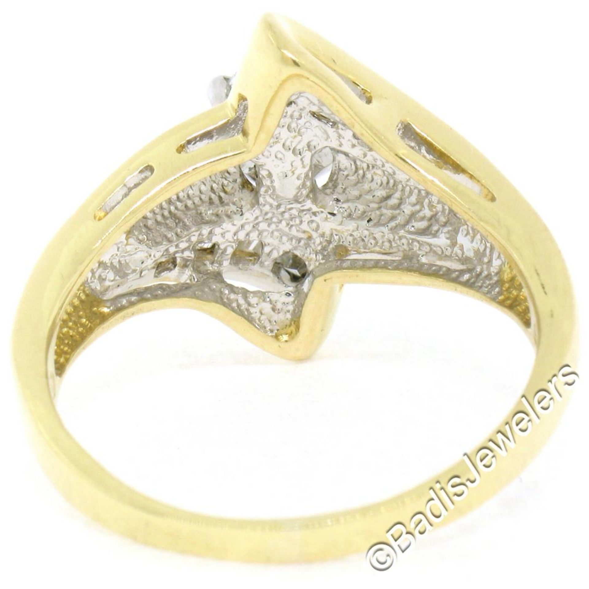 18kt Yellow and White Gold 0.90 ctw Round and Baguette Diamond Ring - Image 7 of 8