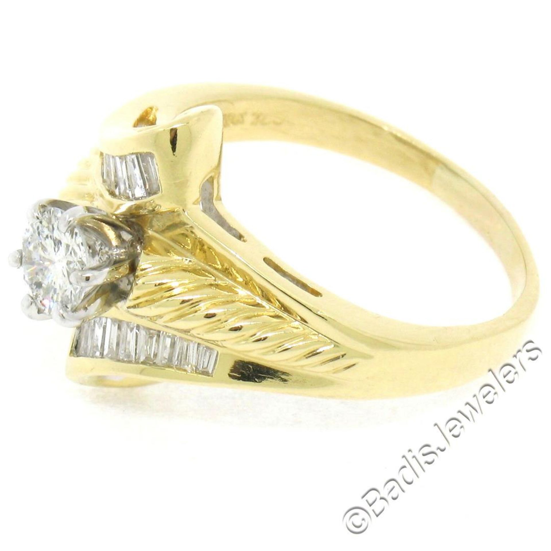 18kt Yellow and White Gold 0.90 ctw Round and Baguette Diamond Ring - Image 3 of 8