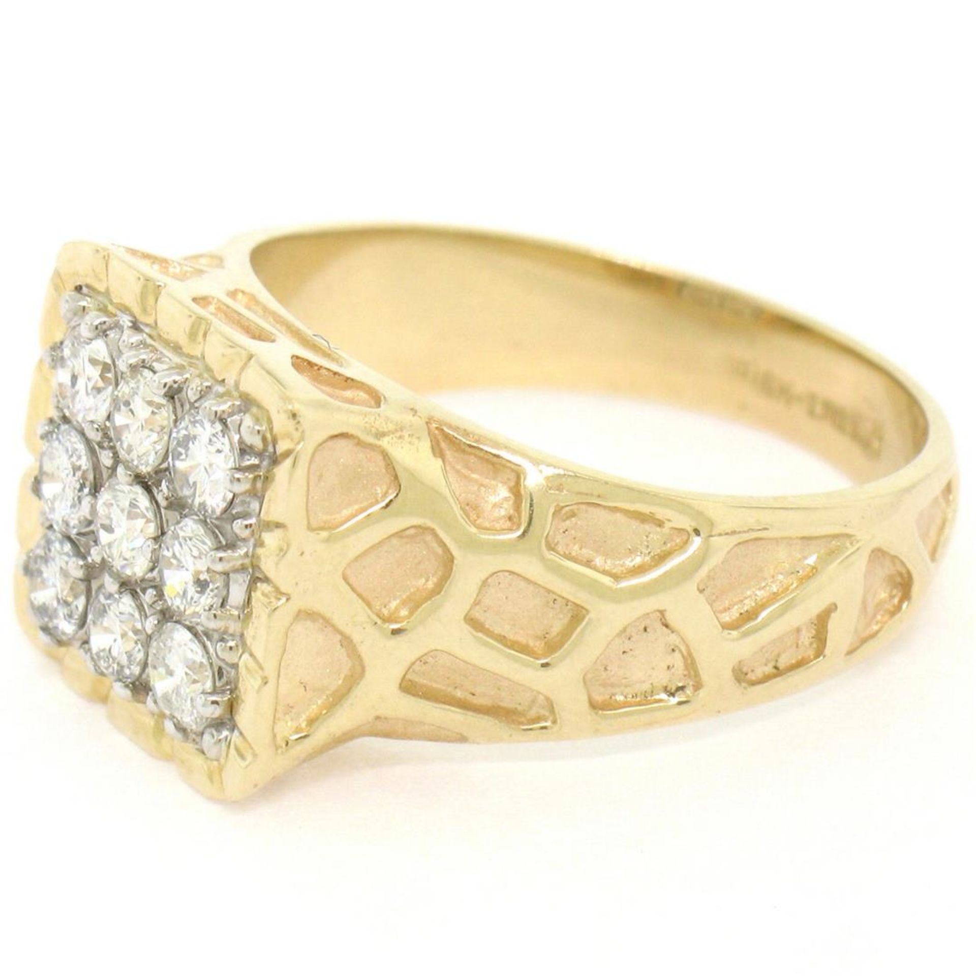 Mens 14K Two Tone Gold Nugget Design .90 ctw Round BRILLIANT Diamond Cluster Rin - Image 3 of 9