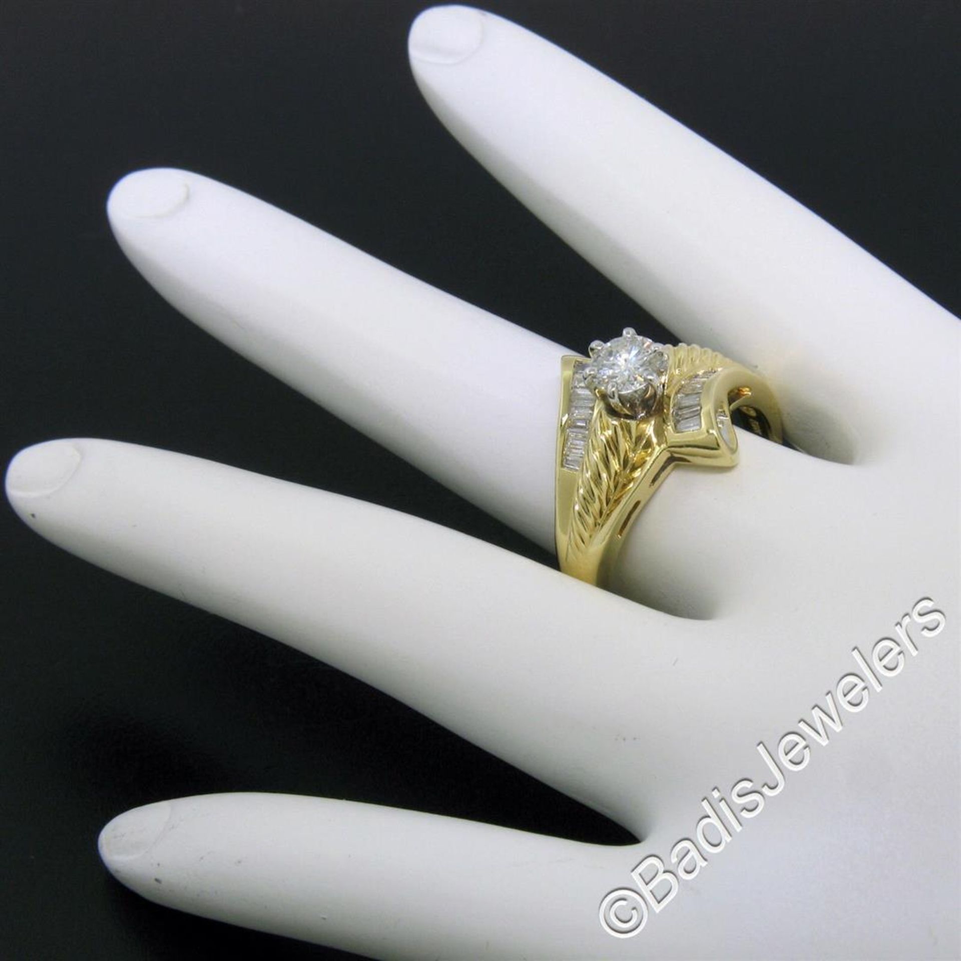 18kt Yellow and White Gold 0.90 ctw Round and Baguette Diamond Ring - Image 8 of 8