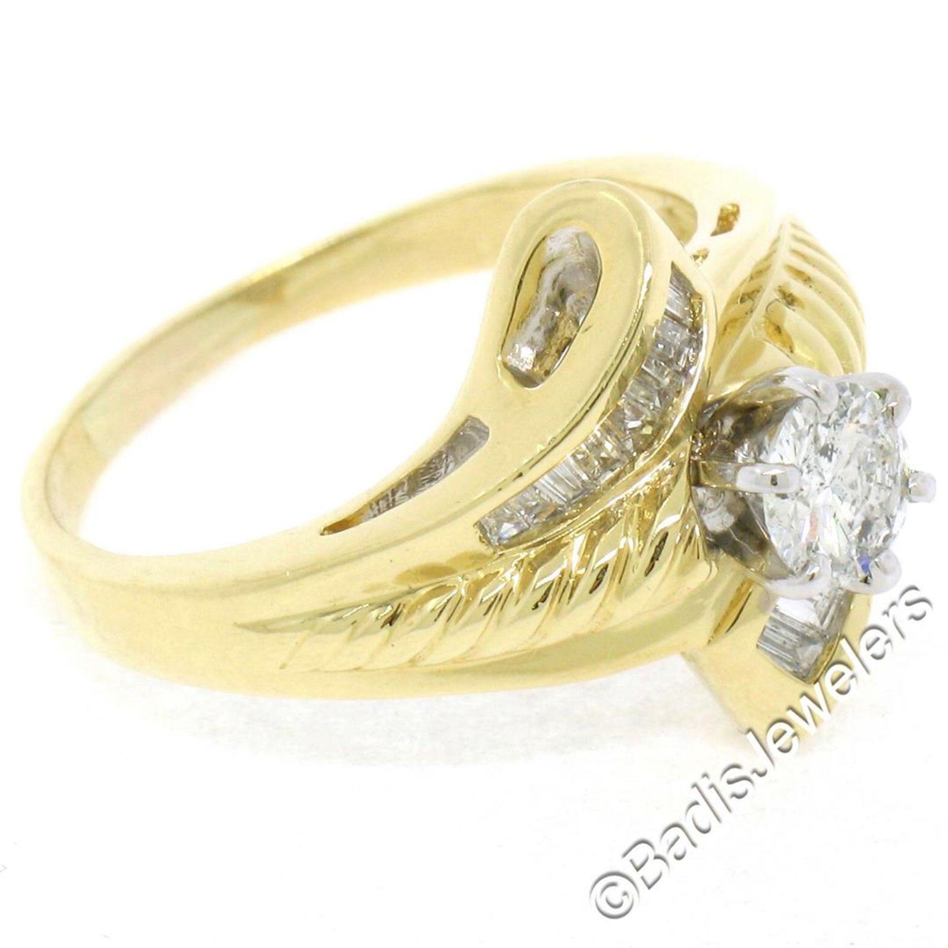 18kt Yellow and White Gold 0.90 ctw Round and Baguette Diamond Ring - Image 6 of 8