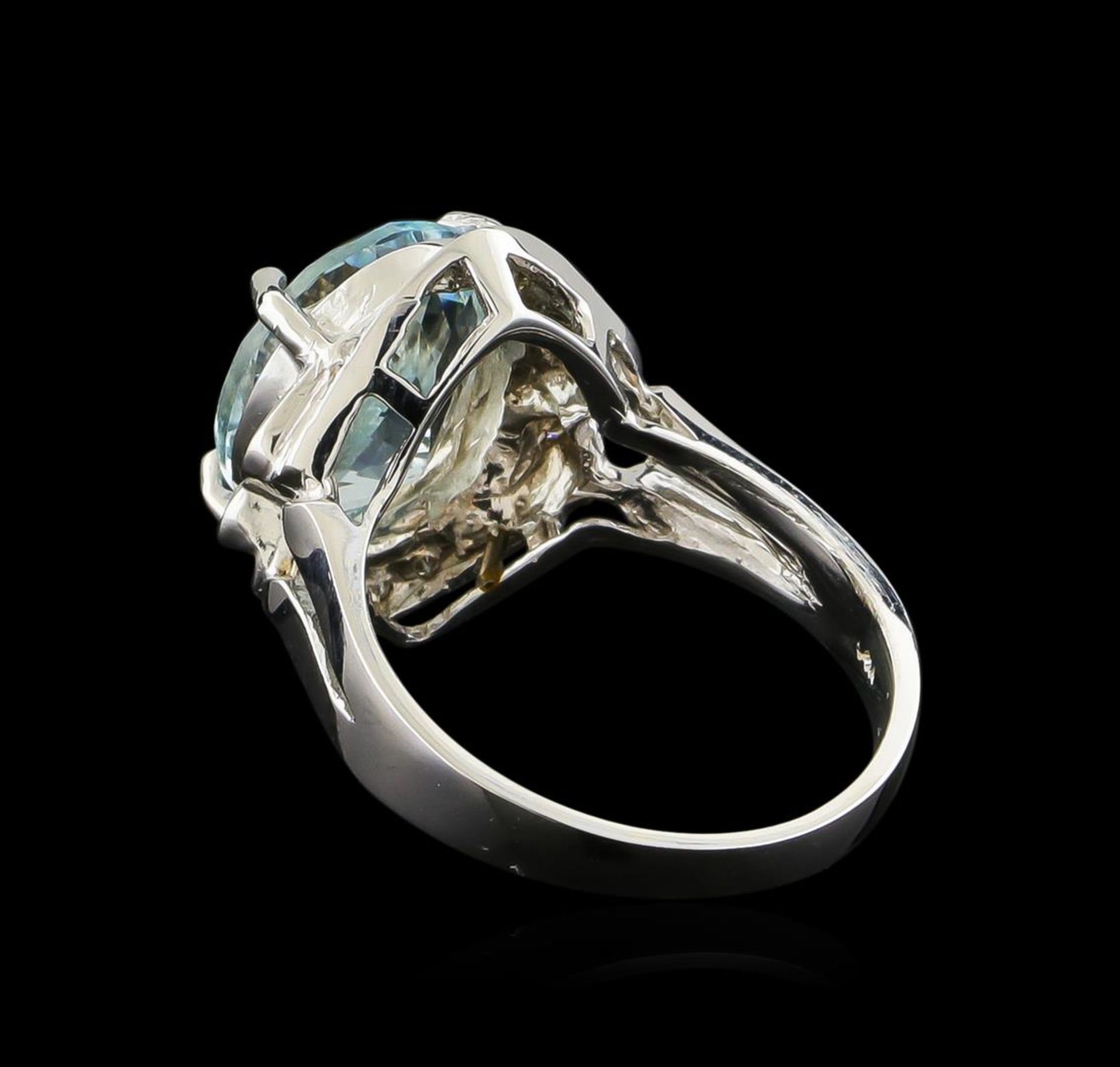 3.85 ctw Aquamarine and Diamond Ring - 14KT White Gold - Image 3 of 4