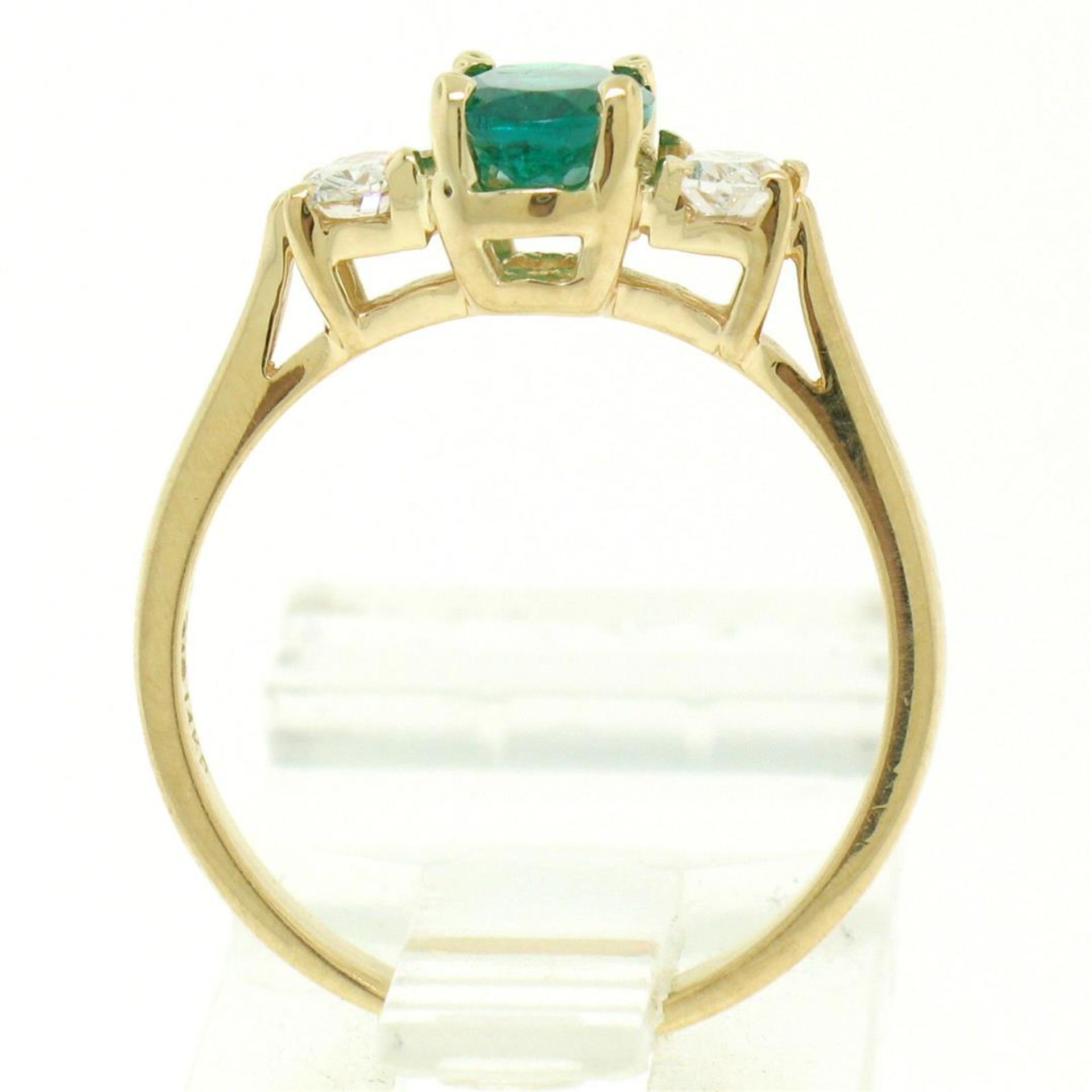 14k Solid Yellow Gold 1.03 ctw Three Stone Prong Set Oval Emerald & Diamonds Rin - Image 8 of 9