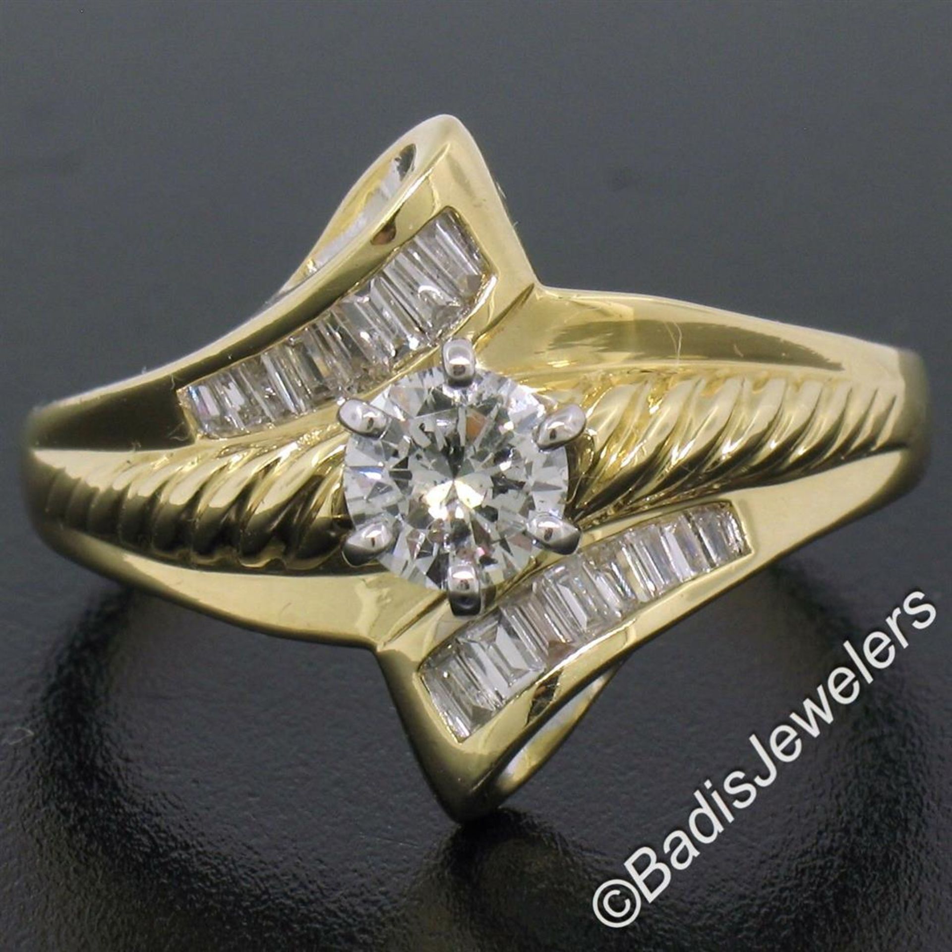 18kt Yellow and White Gold 0.90ctw Round and Baguette Diamond Ring - Image 5 of 8