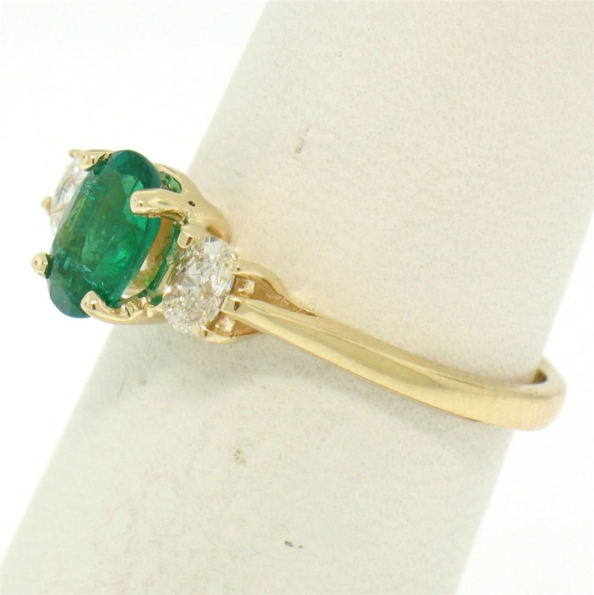 14k Solid Yellow Gold 1.03 ctw Three Stone Prong Set Oval Emerald & Diamonds Rin - Image 3 of 9