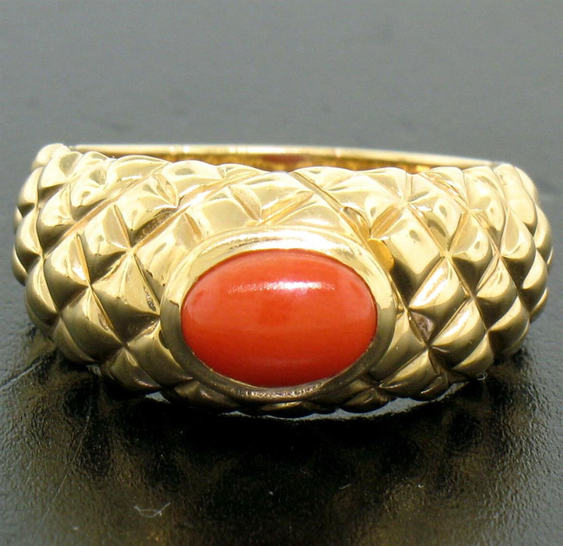 14k Yellow Gold Oval Cabochon Bezel Set Coral Domed Quilted Texture Ring - Image 3 of 8