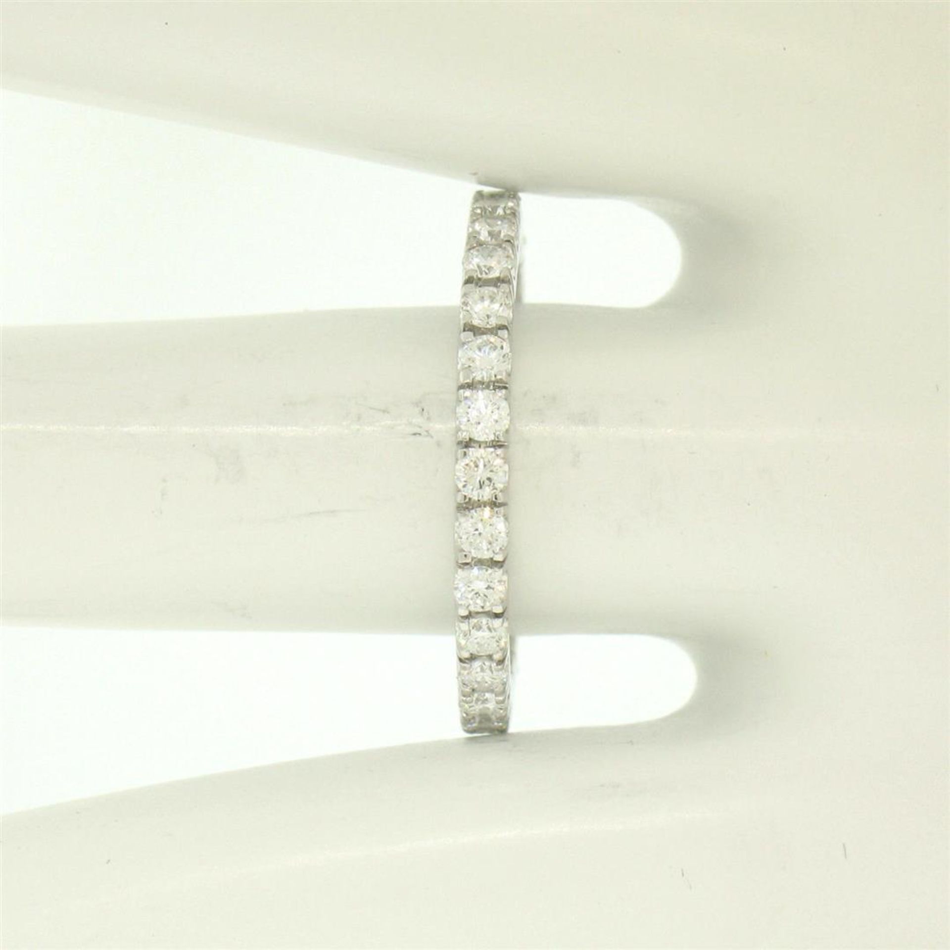 18K White Gold 1.0ctw F VS1 Round Brilliant Prong Set Diamond Eternity Band Ring - Image 5 of 7