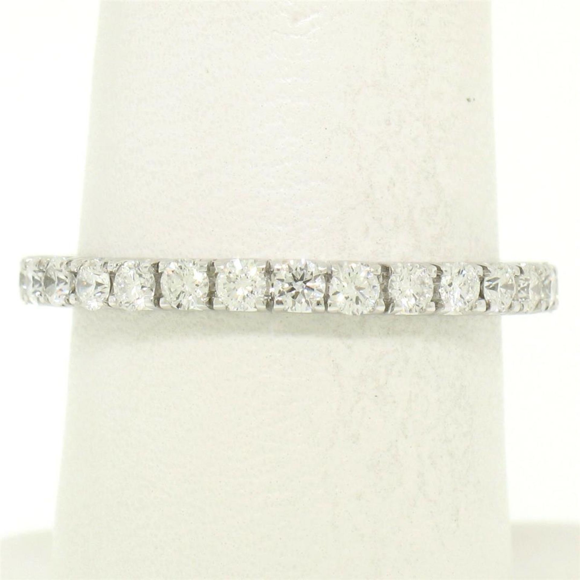 18K White Gold 1.0ctw F VS1 Round Brilliant Prong Set Diamond Eternity Band Ring - Image 4 of 7