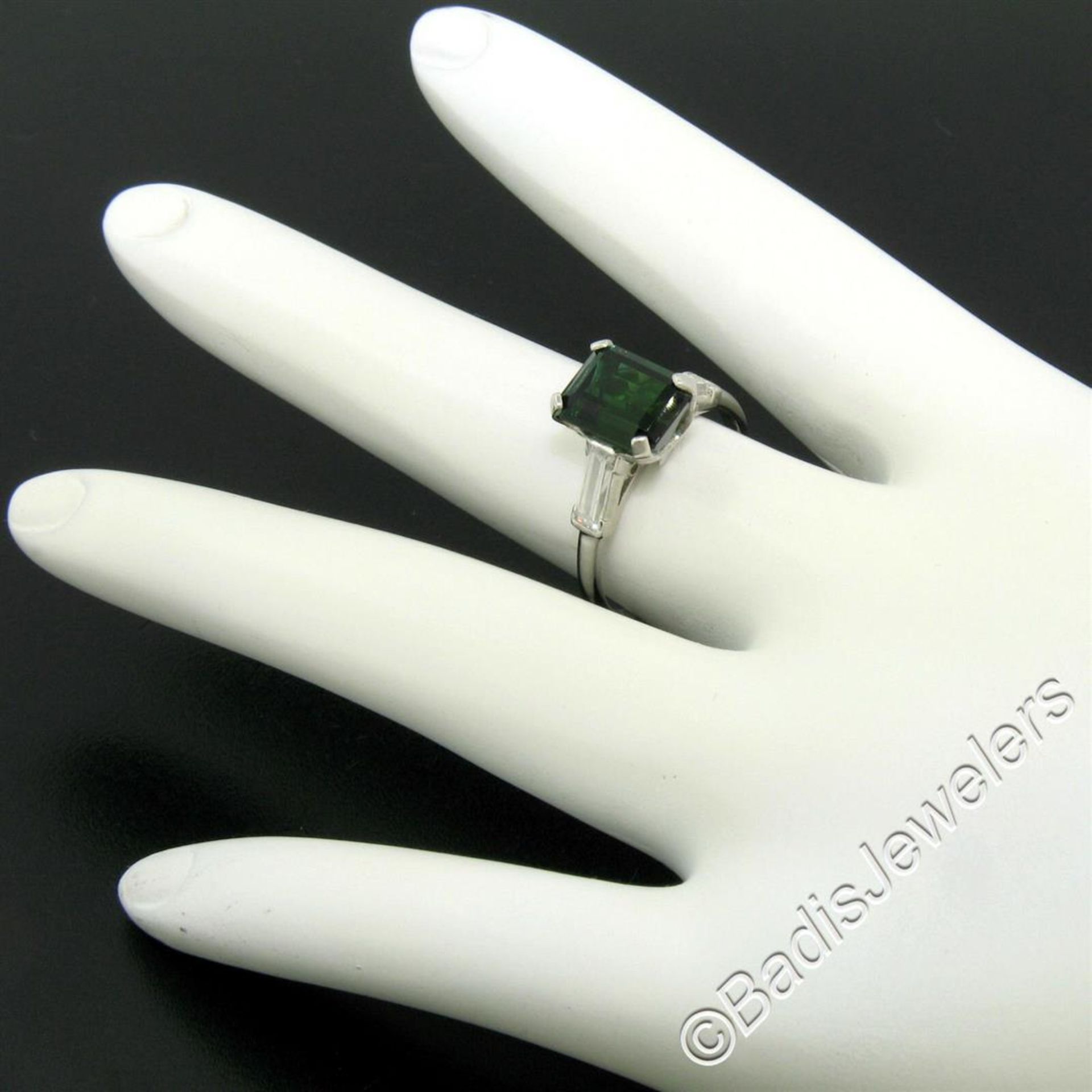 Vintage 18kt White Gold 2.62ctw Green Tourmaline Solitaire and Diamond Ring - Image 4 of 8