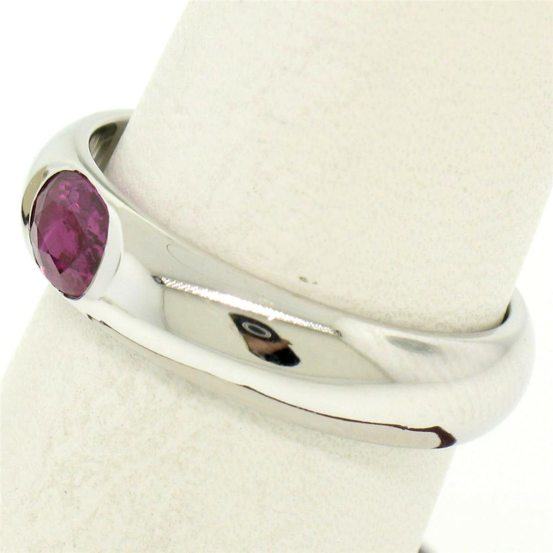 14K White Gold 0.62ct Oval Burnish Set Light Burgundy Ruby Solitaire Band Ring - Image 3 of 8