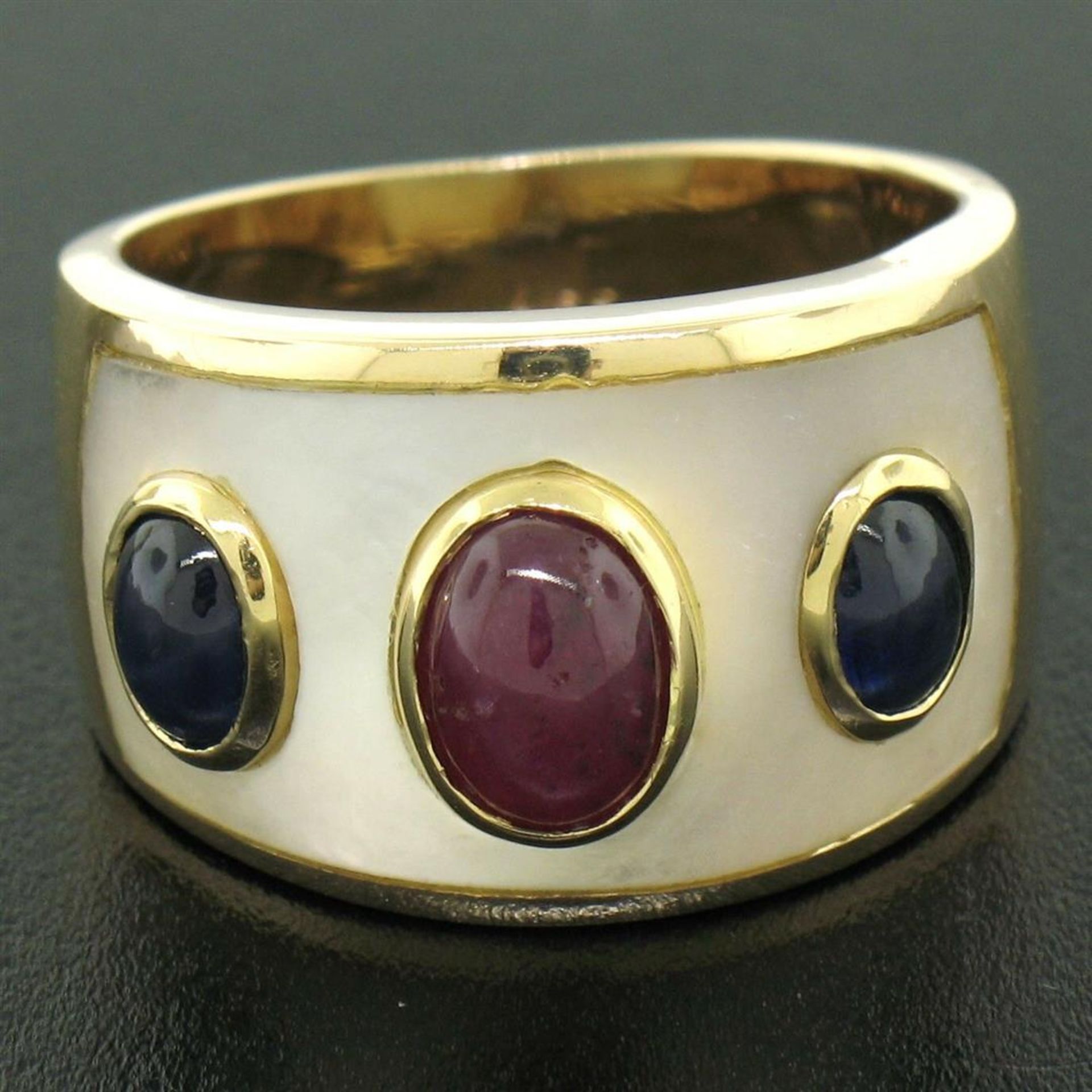 Wide 14K Yellow Gold 1.44ctw FINE Cabochon Ruby Sapphire & Mother of Pearl Ring - Image 2 of 7