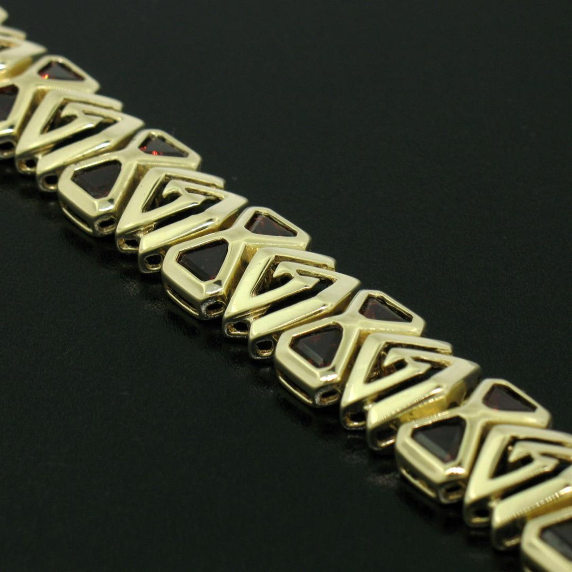 Vintage 14kt Yellow Gold 3.12ctw Trillion Garnet Wide Tennis Bracelet - Image 5 of 9