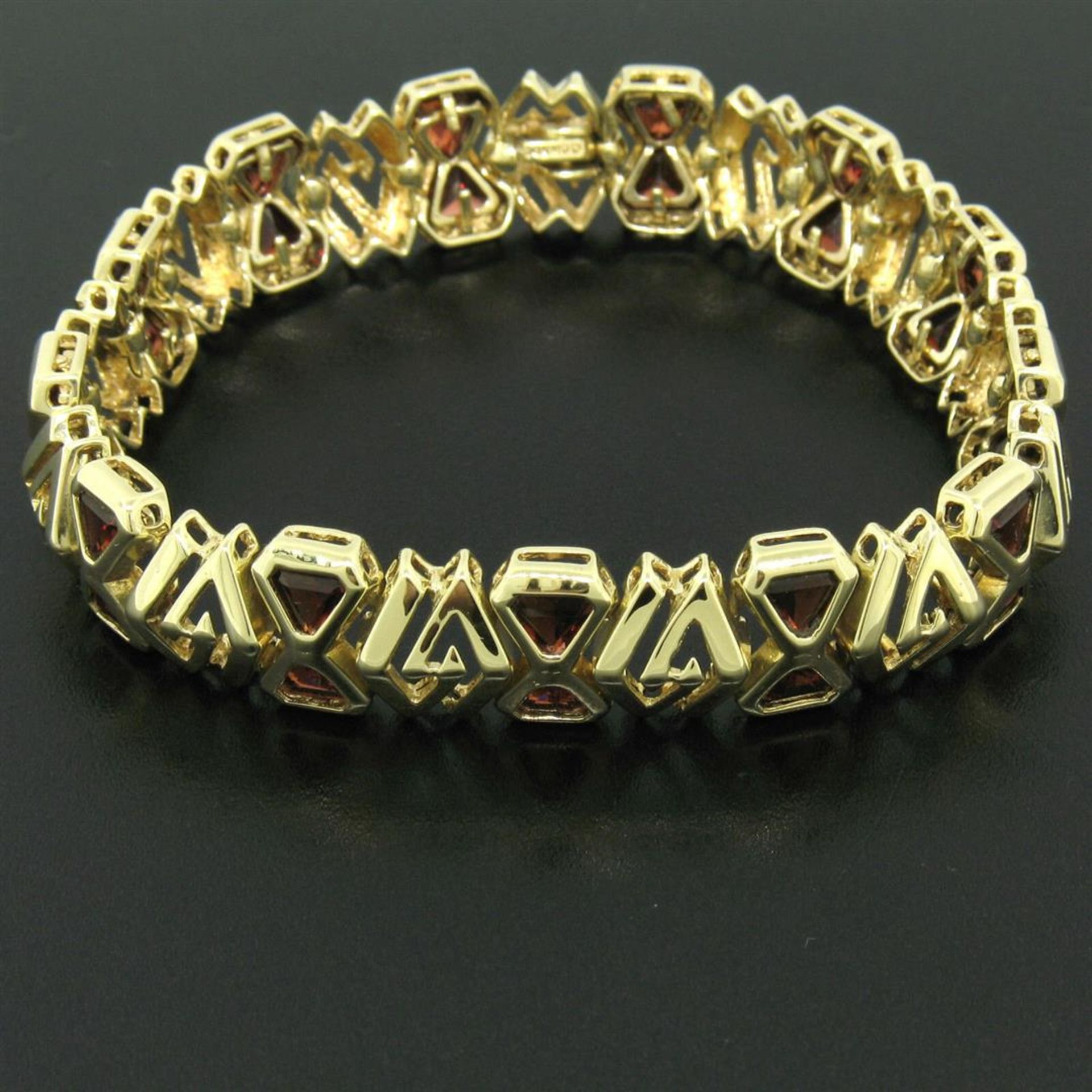 Vintage 14kt Yellow Gold 3.12ctw Trillion Garnet Wide Tennis Bracelet - Image 4 of 9