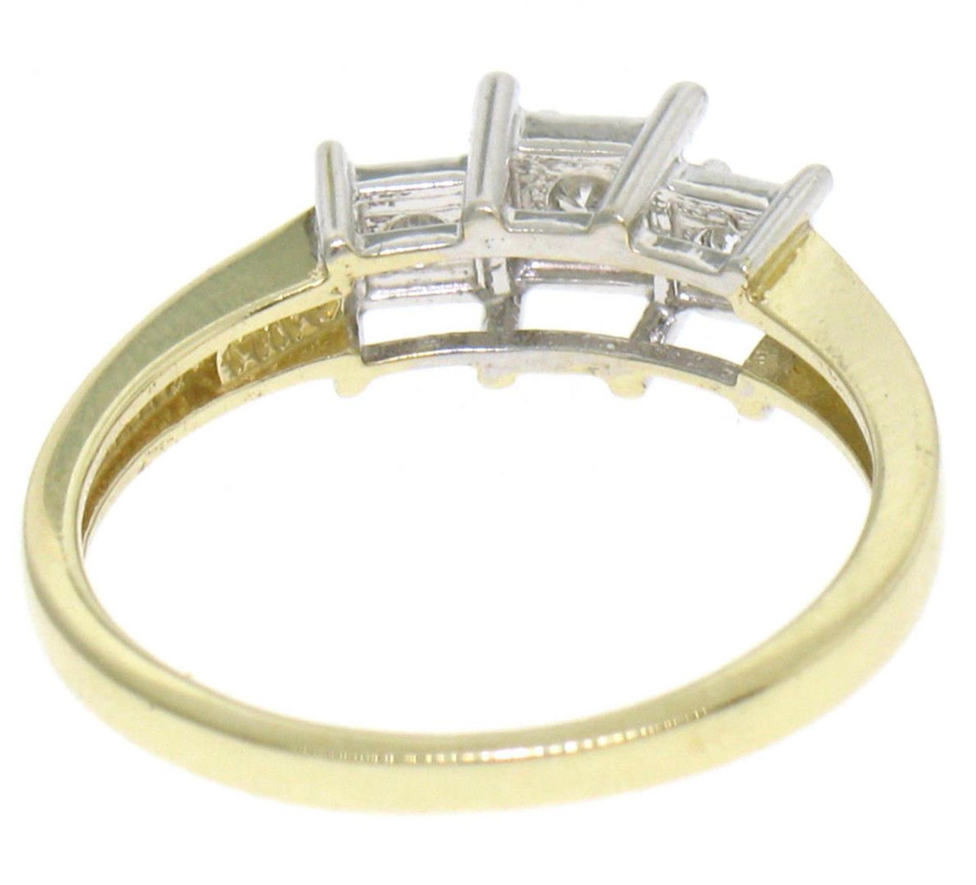 14k Yellow Gold 0.19 ctw Illusion Set Round Brilliant Diamond 3 Stone Ring - Image 4 of 4