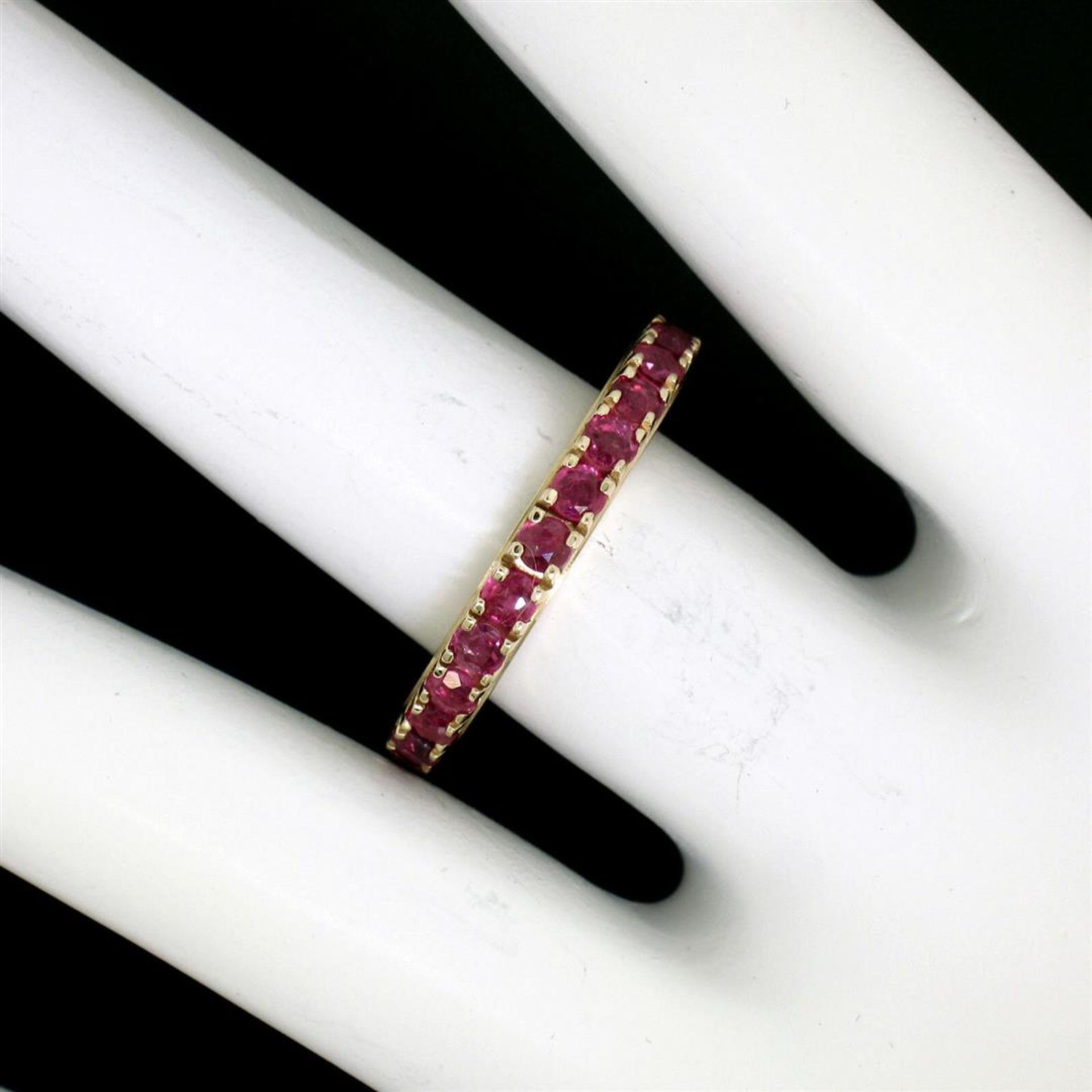 14K Yellow Gold 2.75ctw 25 Prong Set Blood Red Ruby Eternity Band Ring - Image 5 of 7