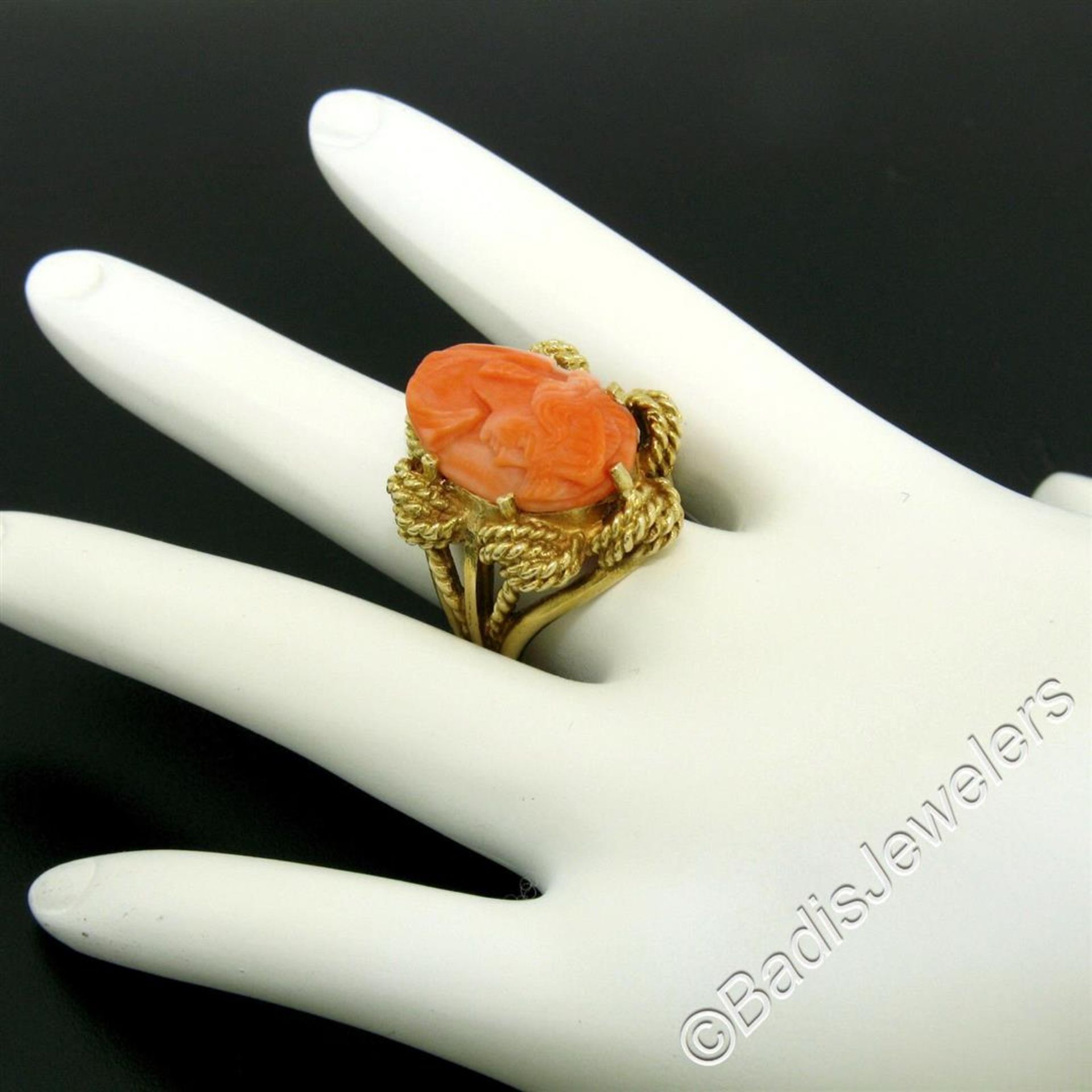 Vintage 14kt Yellow Gold Carved Coral Cameo Solitaire Ring - Image 3 of 7