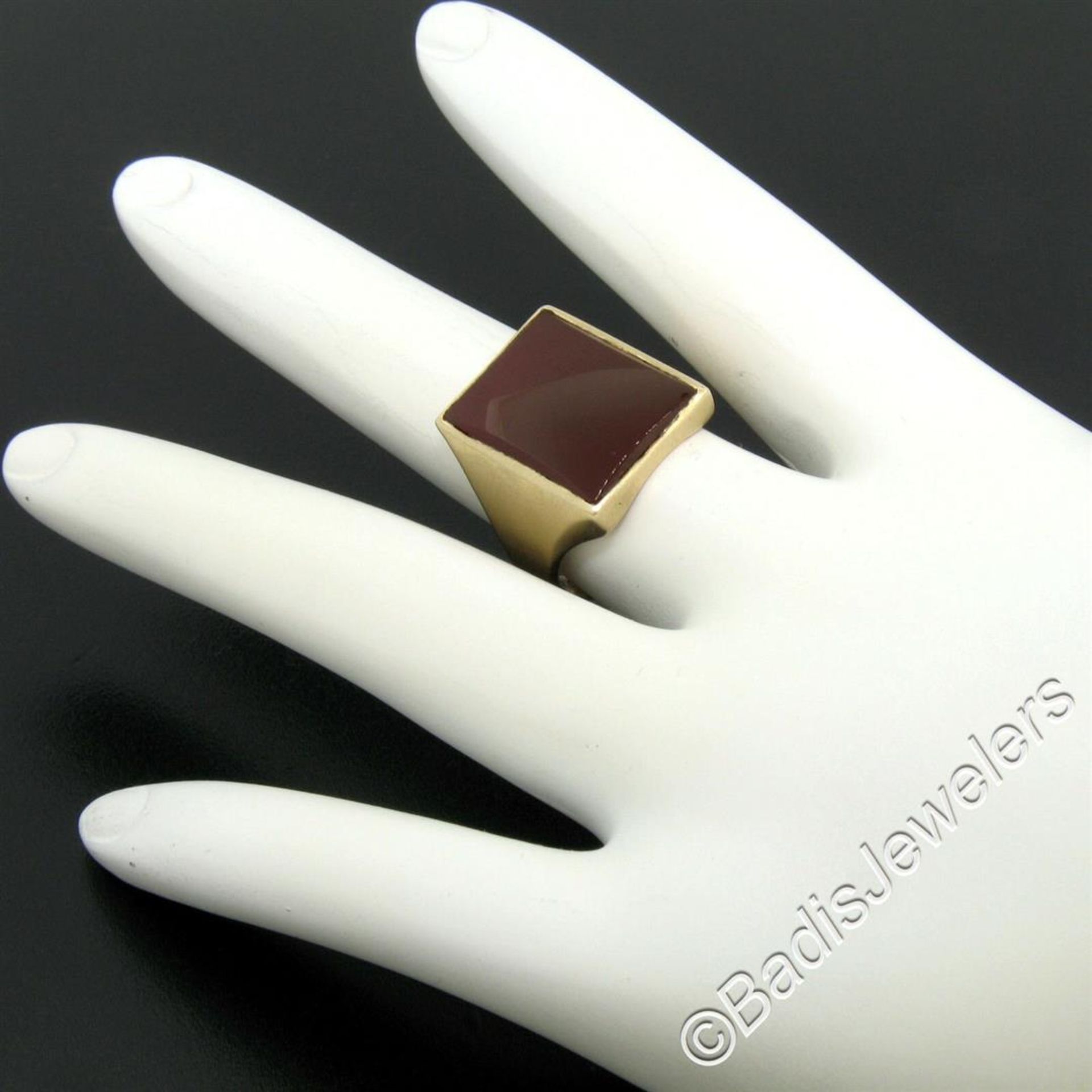 Vintage Men's Brushed 10k Yellow Gold Rectangular Carnelian Solitaire Ring - Image 3 of 6