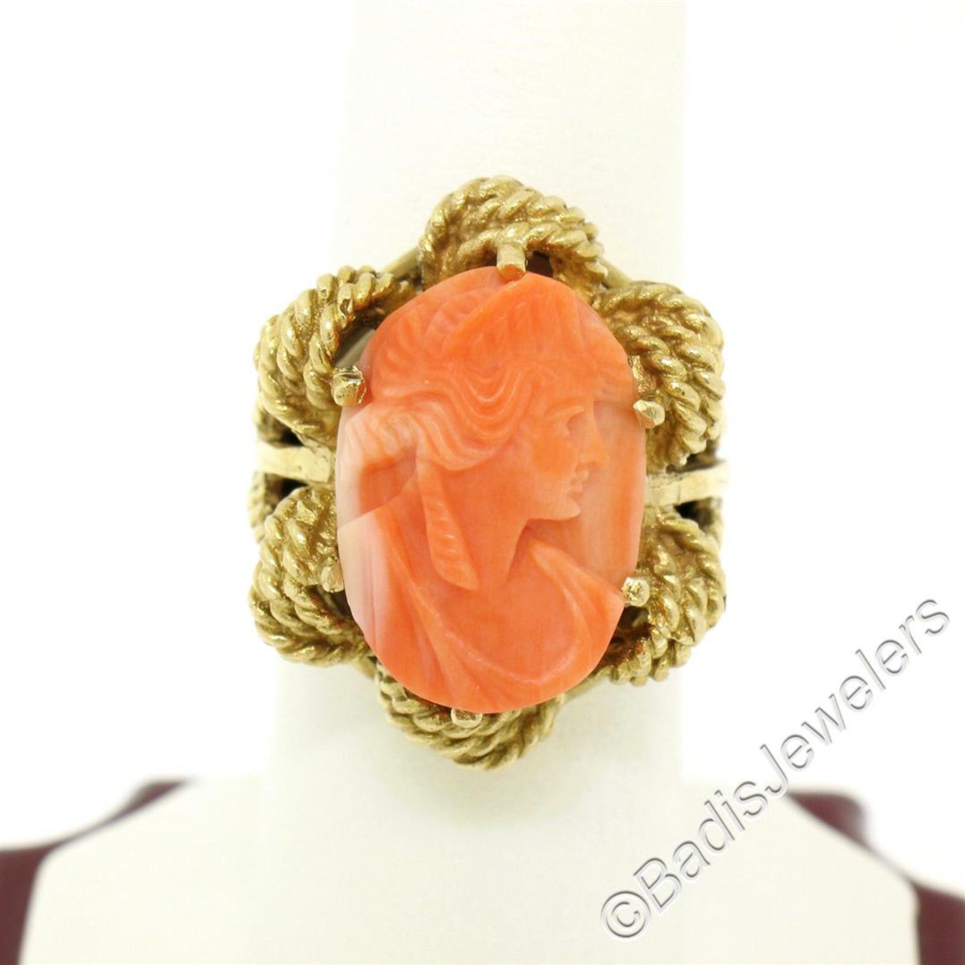 Vintage 14kt Yellow Gold Carved Coral Cameo Solitaire Ring