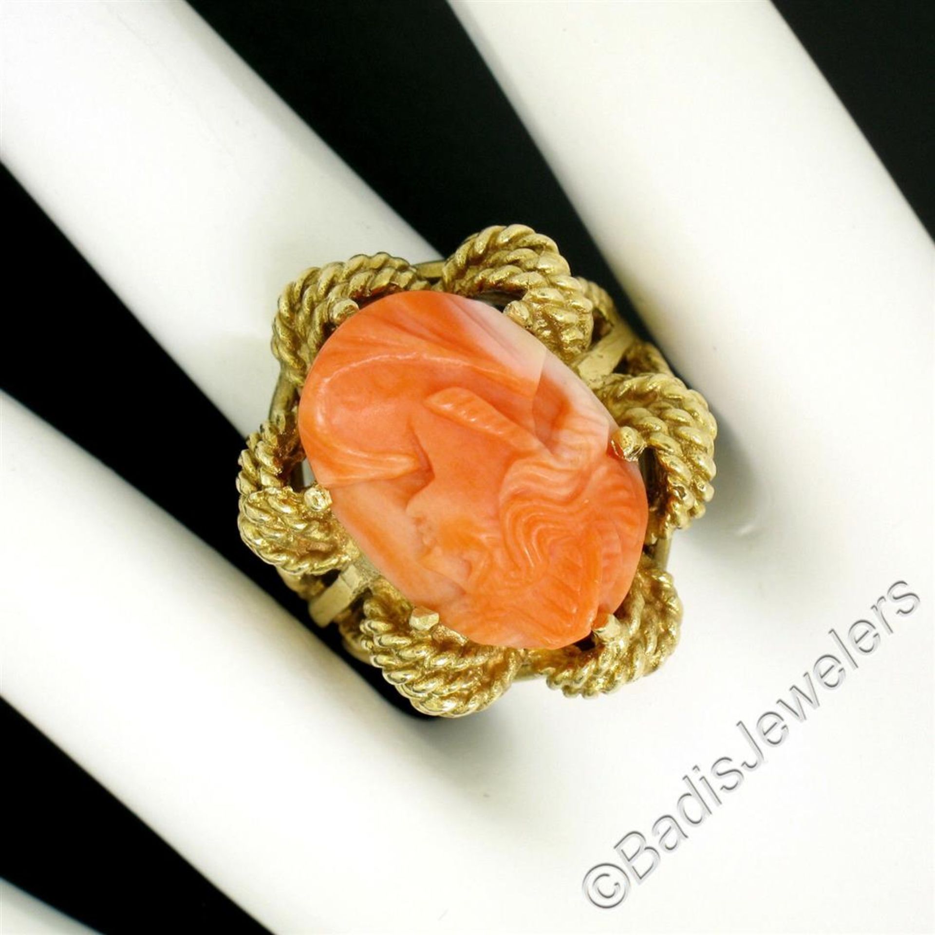 Vintage 14kt Yellow Gold Carved Coral Cameo Solitaire Ring - Image 4 of 7