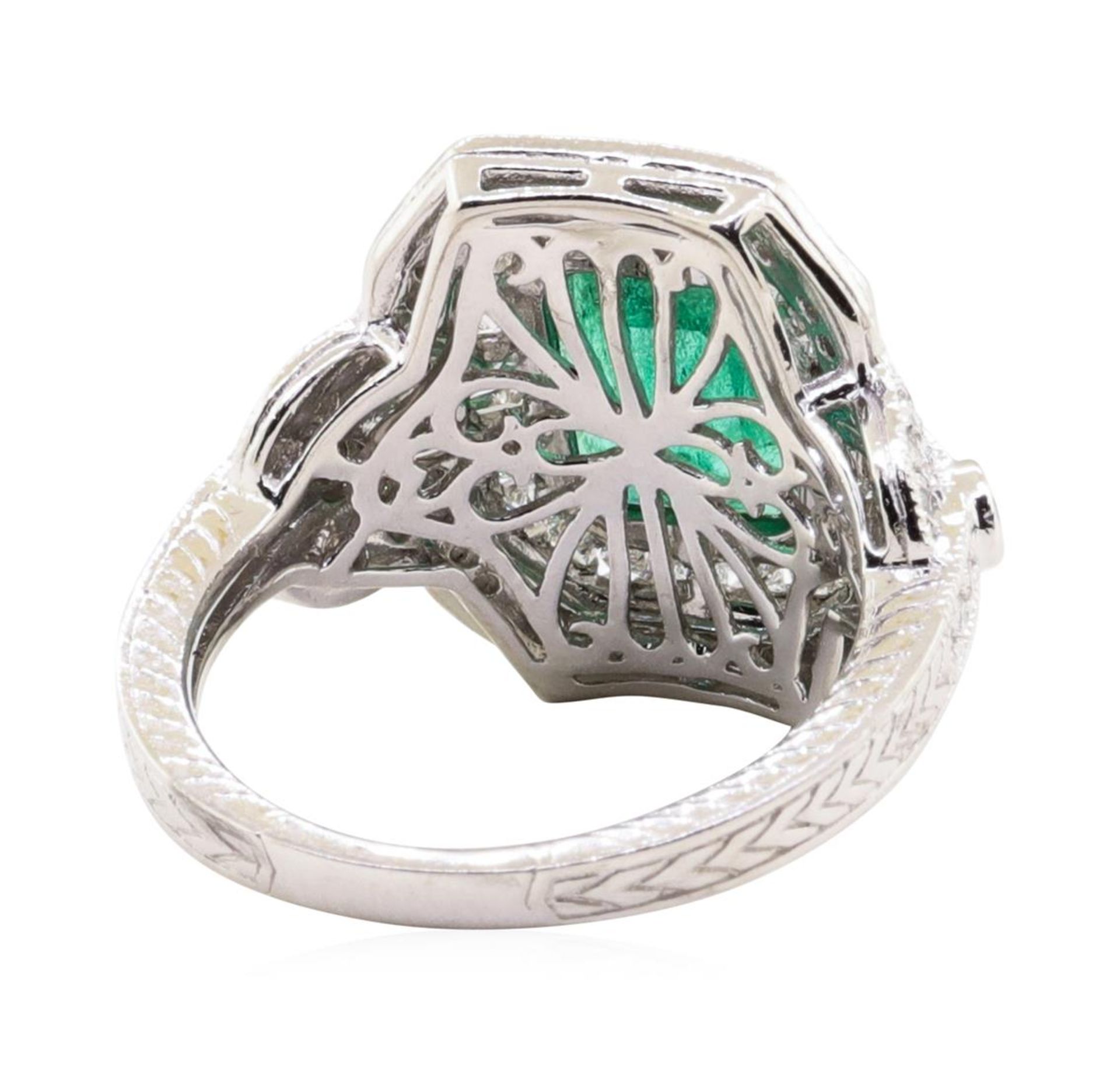 1.94ct Emerald and Diamond Ring - Platinum - Image 4 of 5