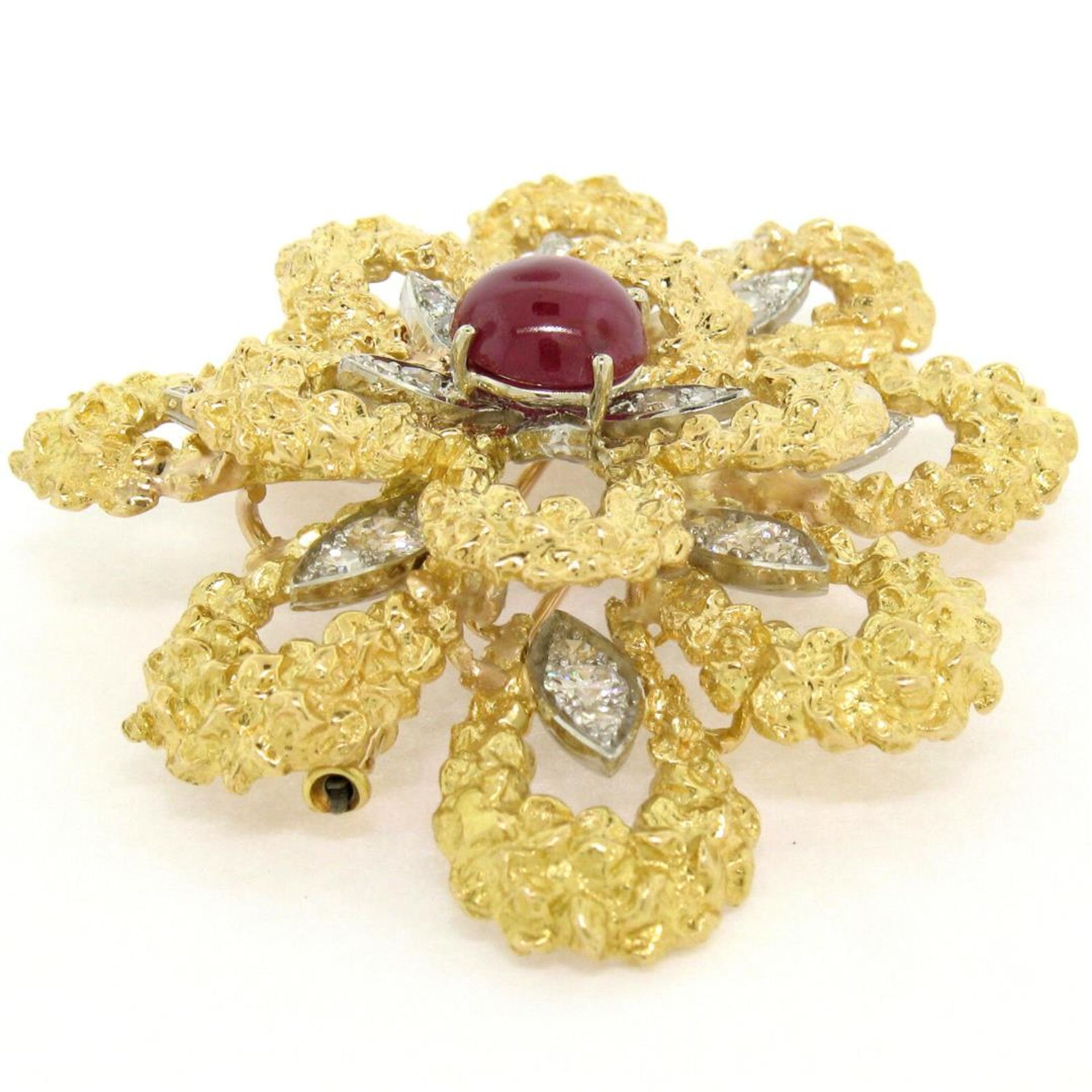 Vintage French 18K TT Gold 4.27ctw Diamonds & Ruby Textured Flower Burst Brooch - Image 3 of 6