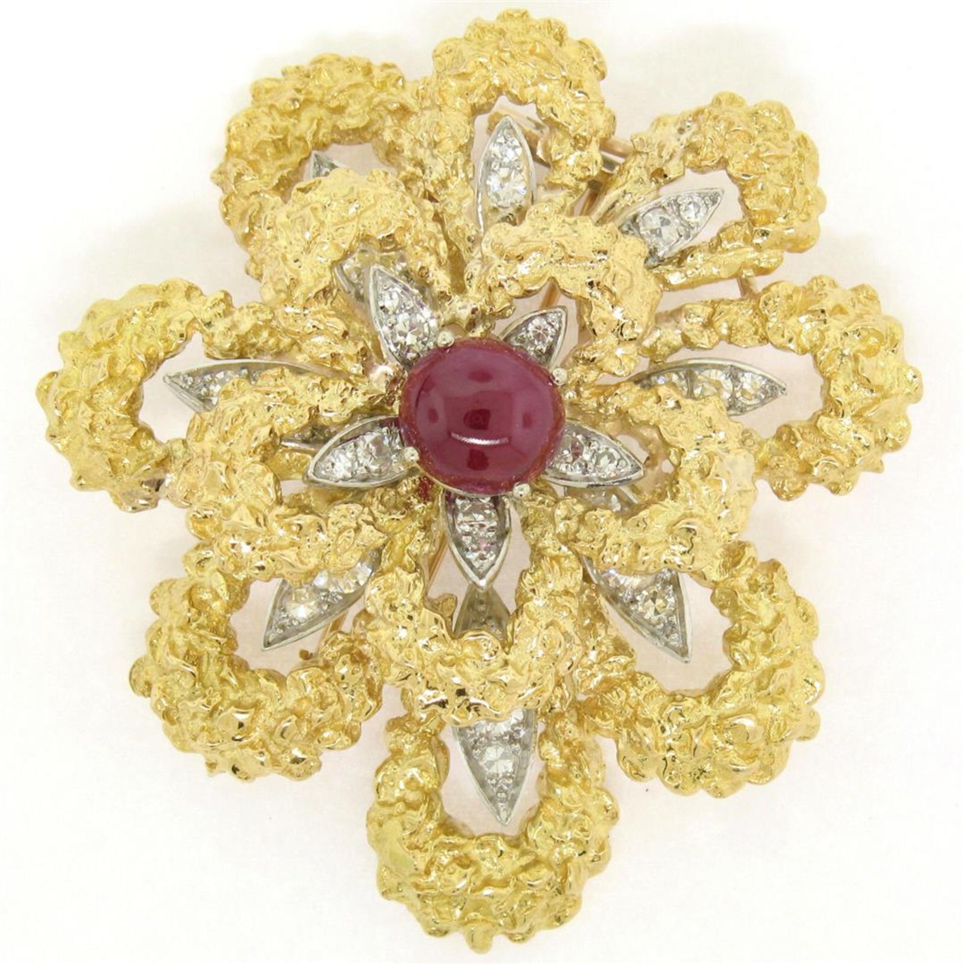 Vintage French 18K TT Gold 4.27ctw Diamonds & Ruby Textured Flower Burst Brooch - Image 2 of 6